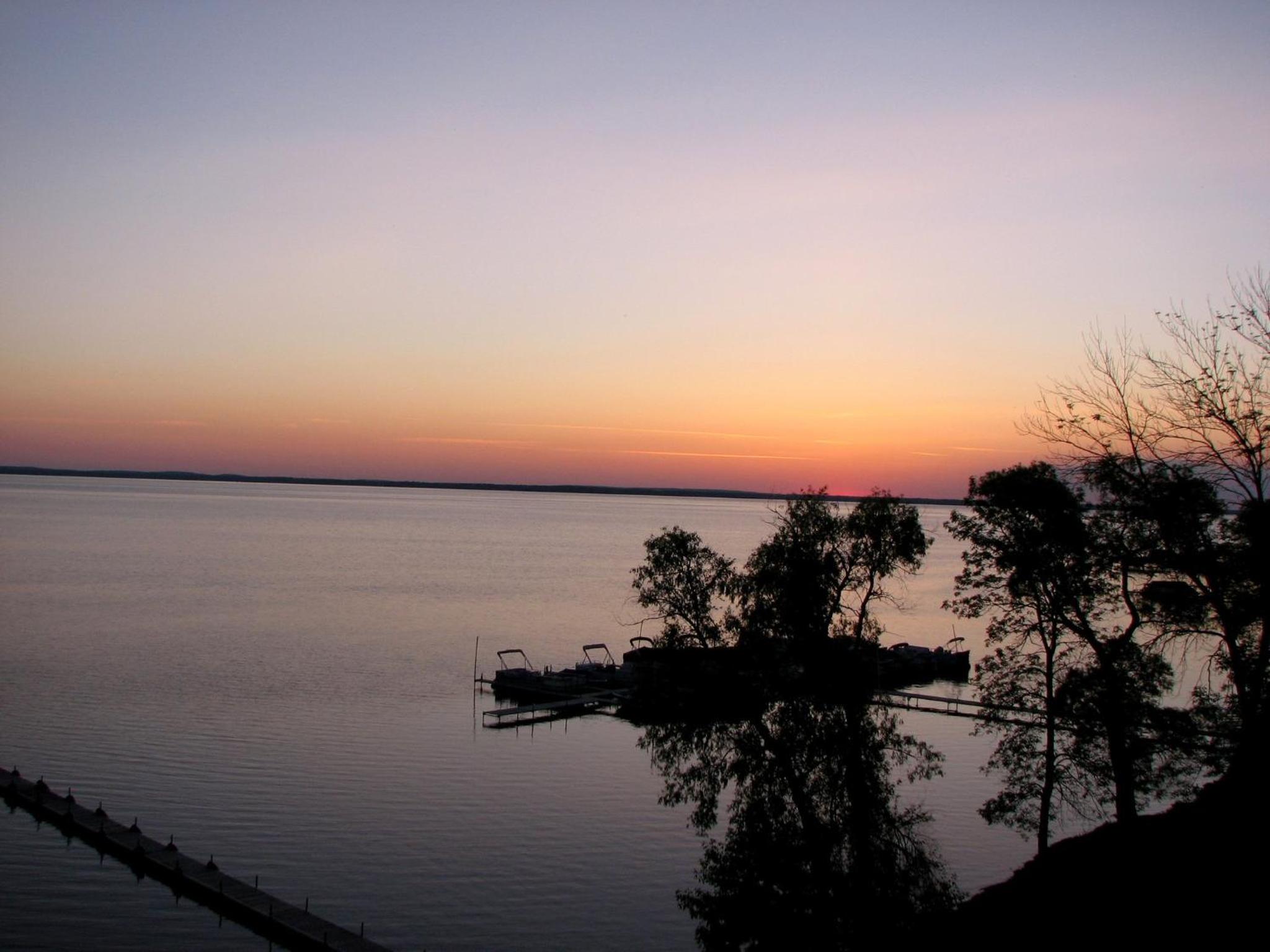 Beachfront Hotel Houghton Lake
