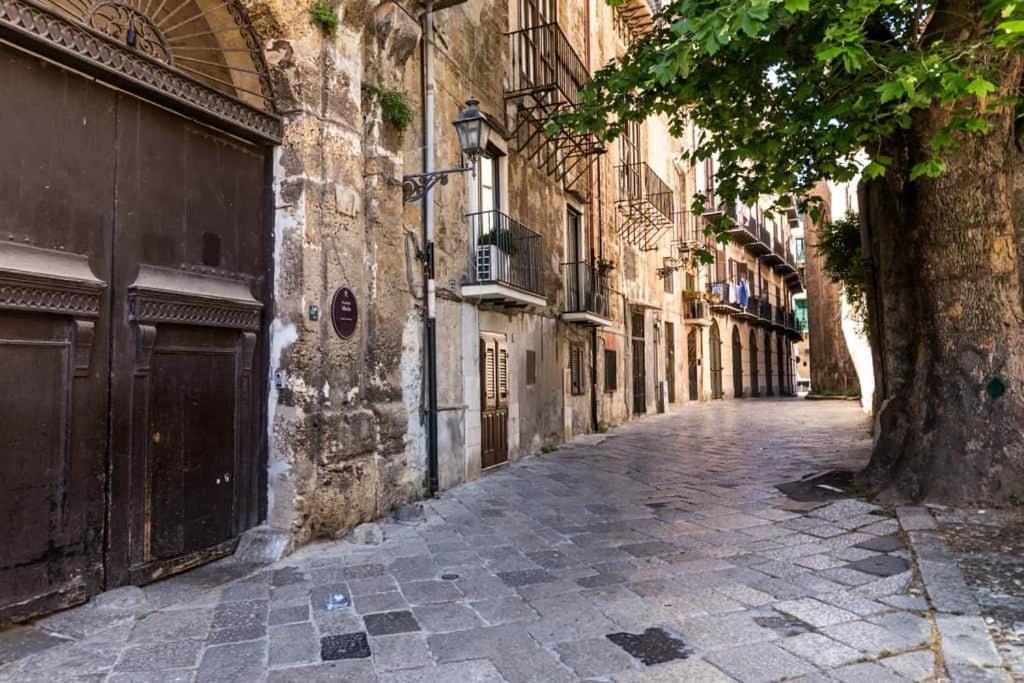 In the heart of Kalsa, a green and quiet terrace, Free Parking
