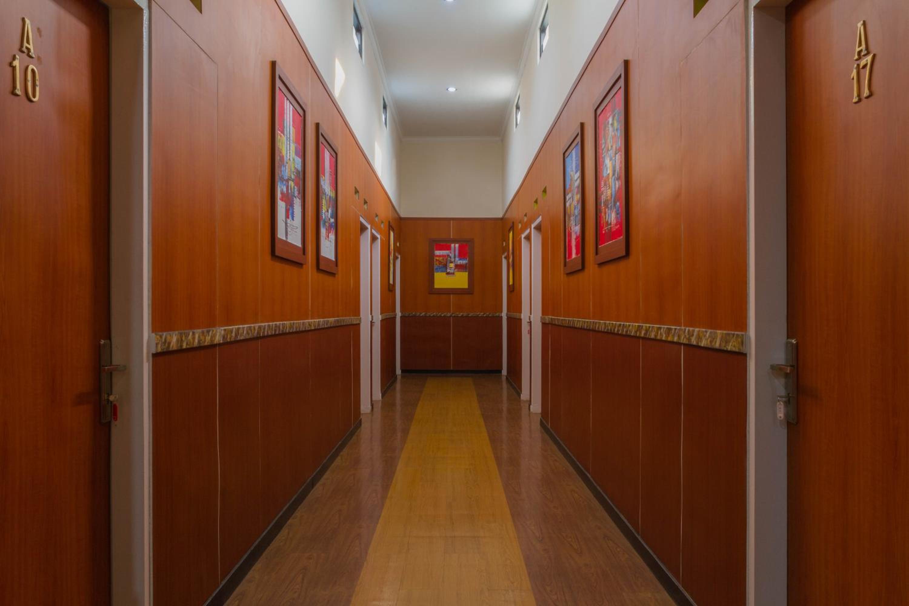 RedDoorz Plus near IPDN view 5