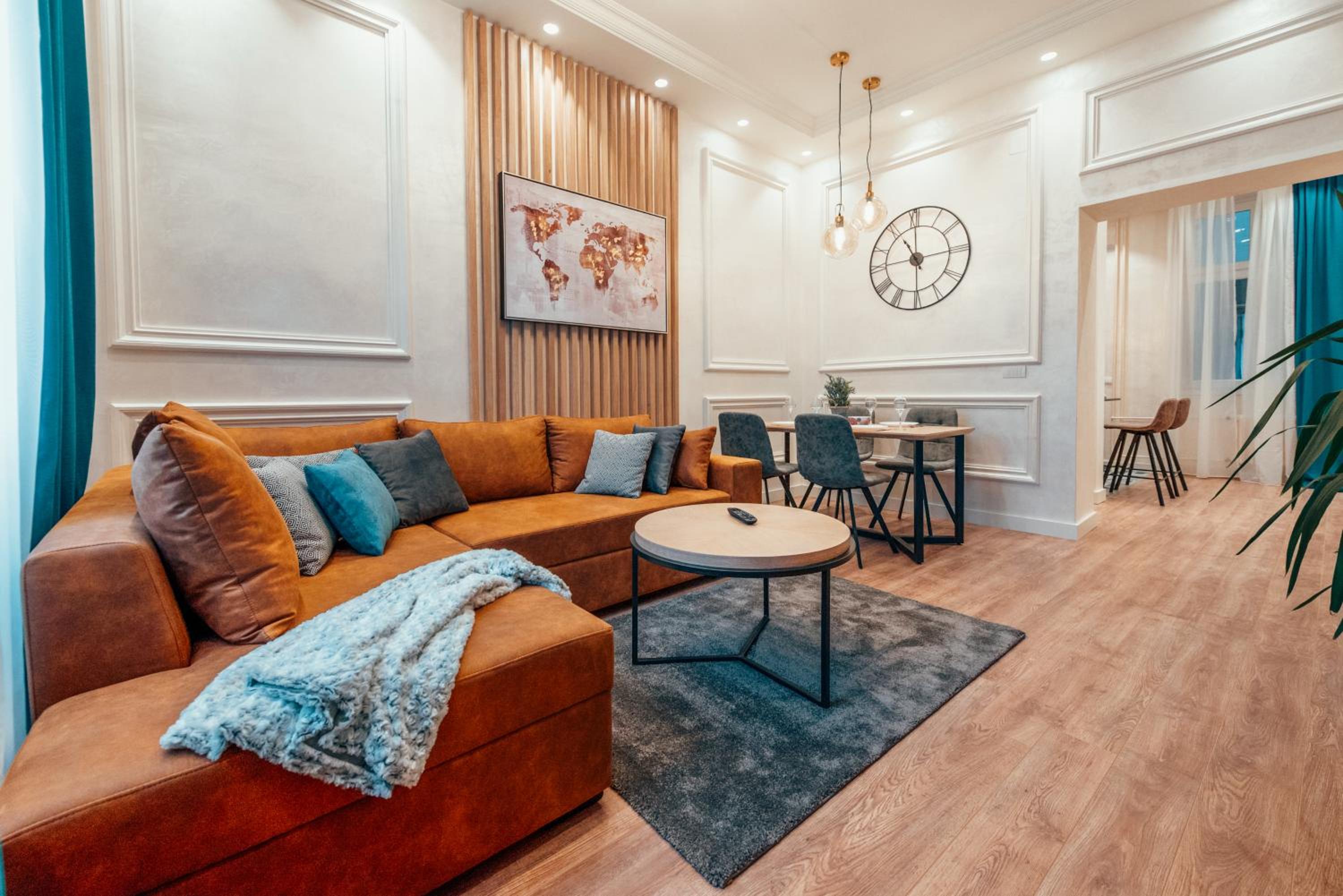 Miha Luxury Apartment Card Payment 2BR 50m from Main Square view 3