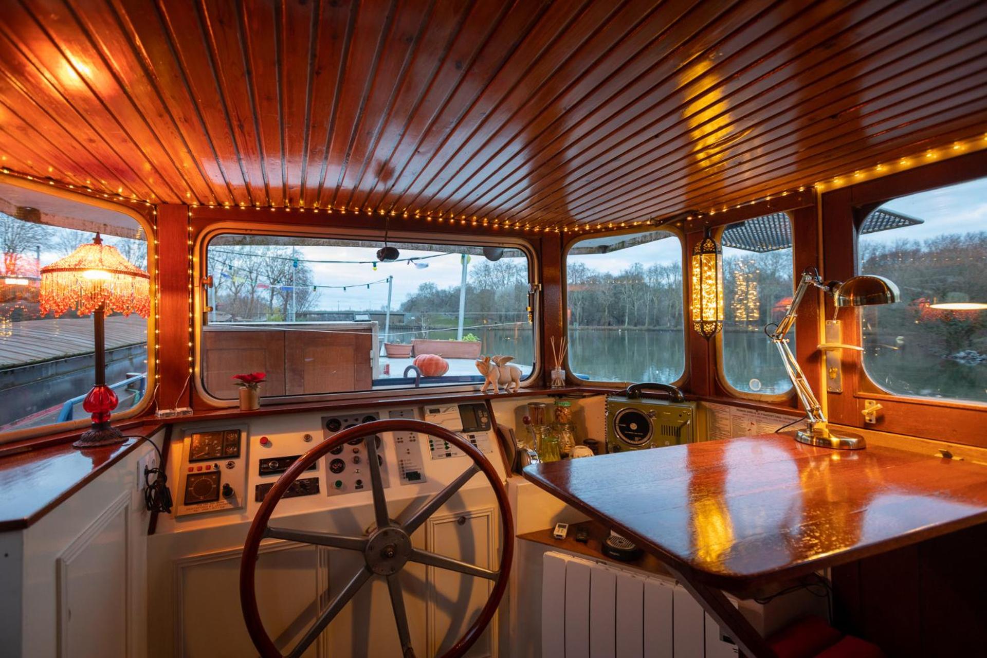 Bateau péniche au coeur de Lille photo 2