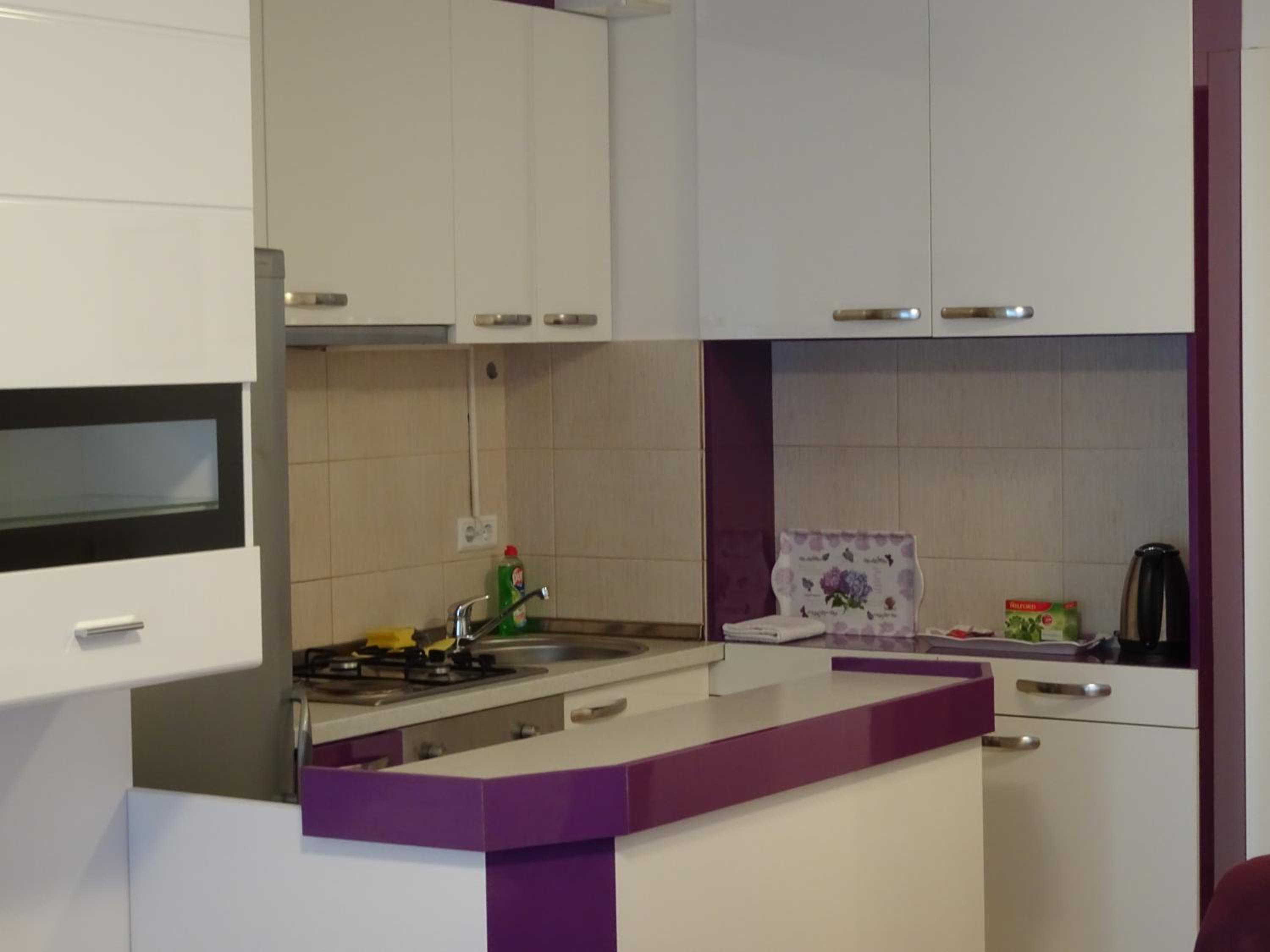Quiet Apartment in City Center, Free Private Parking