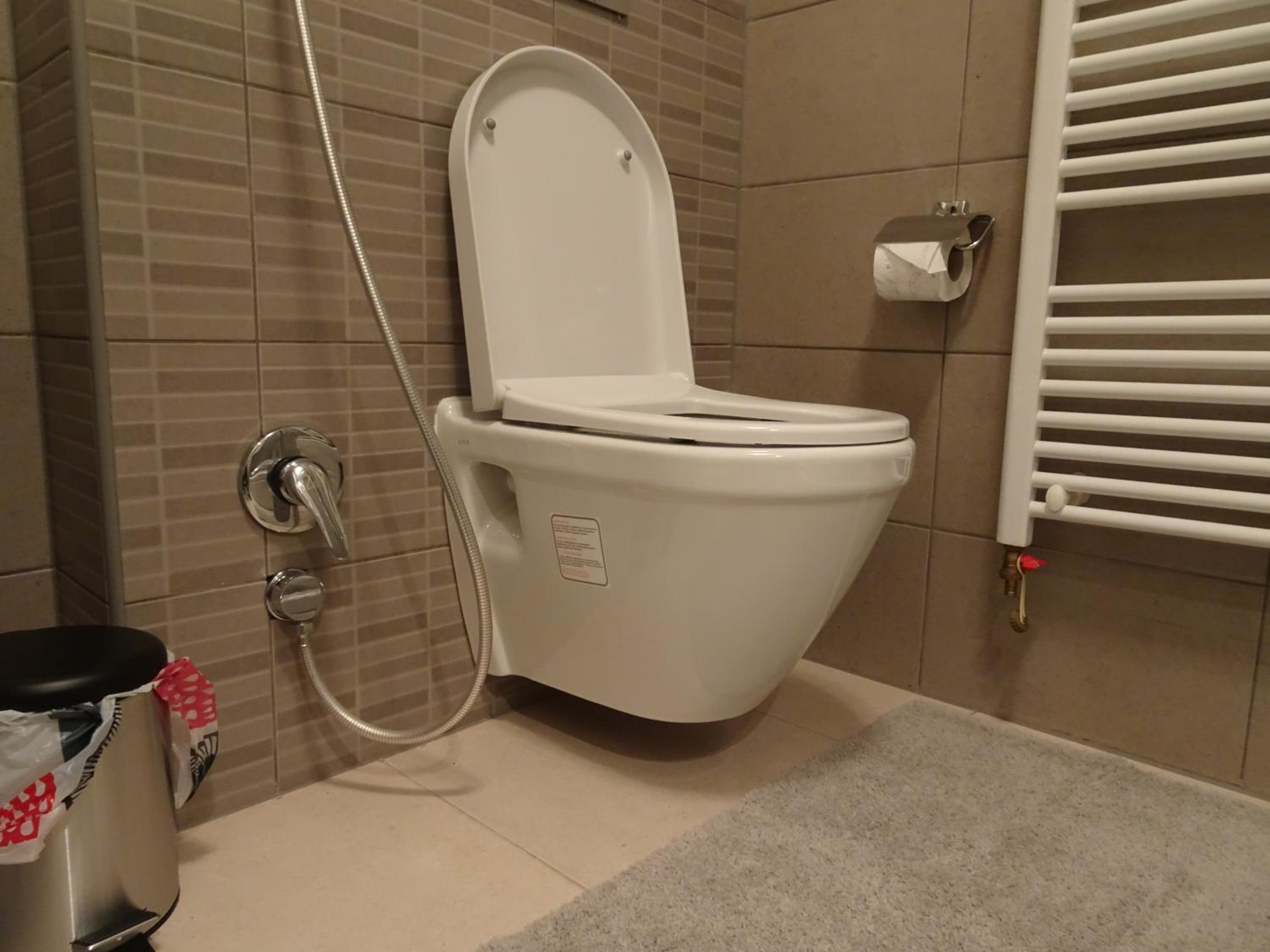 Quiet Apartment in City Center, Free Private Parking