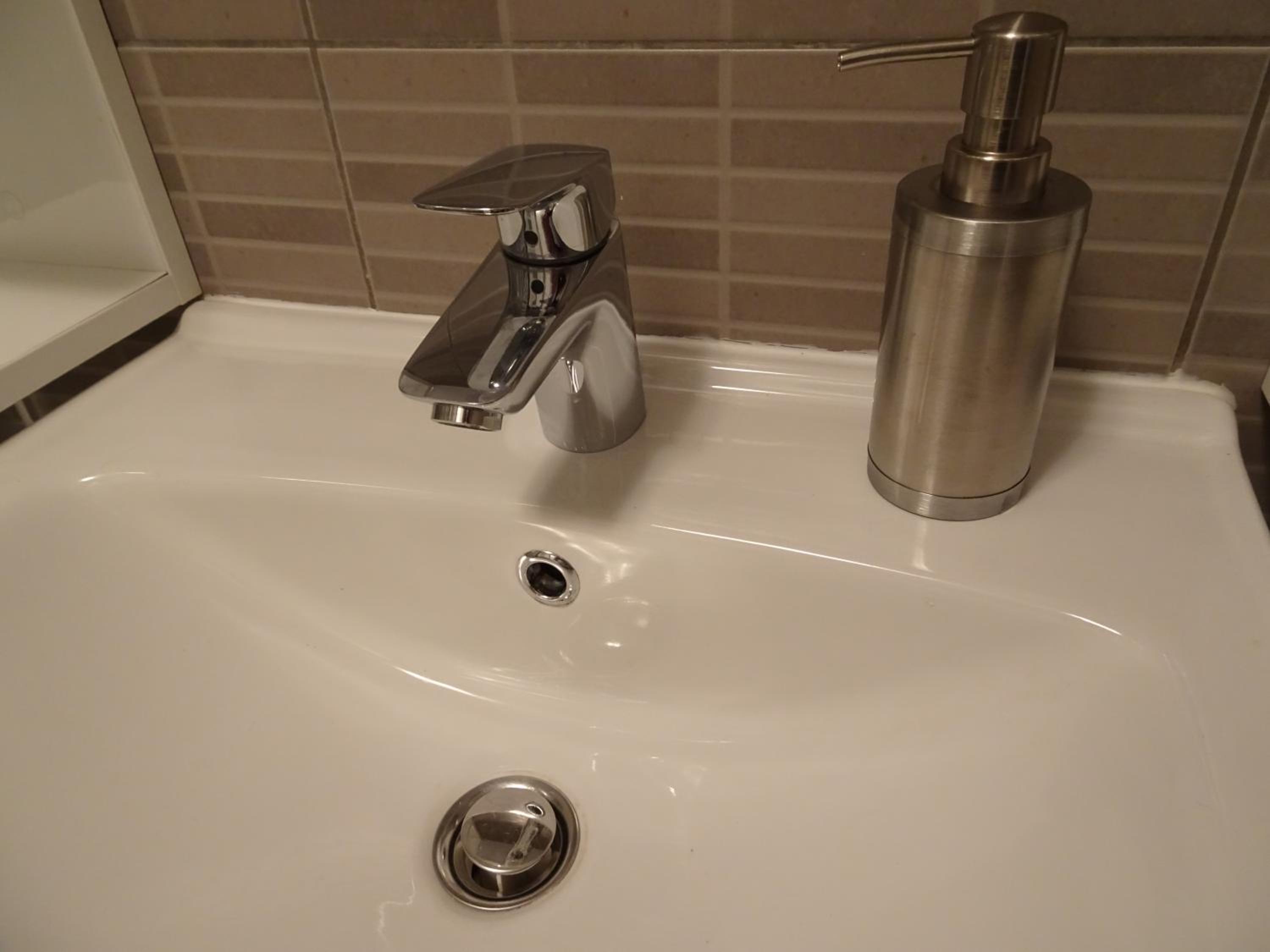 Quiet Apartment in City Center, Free Private Parking