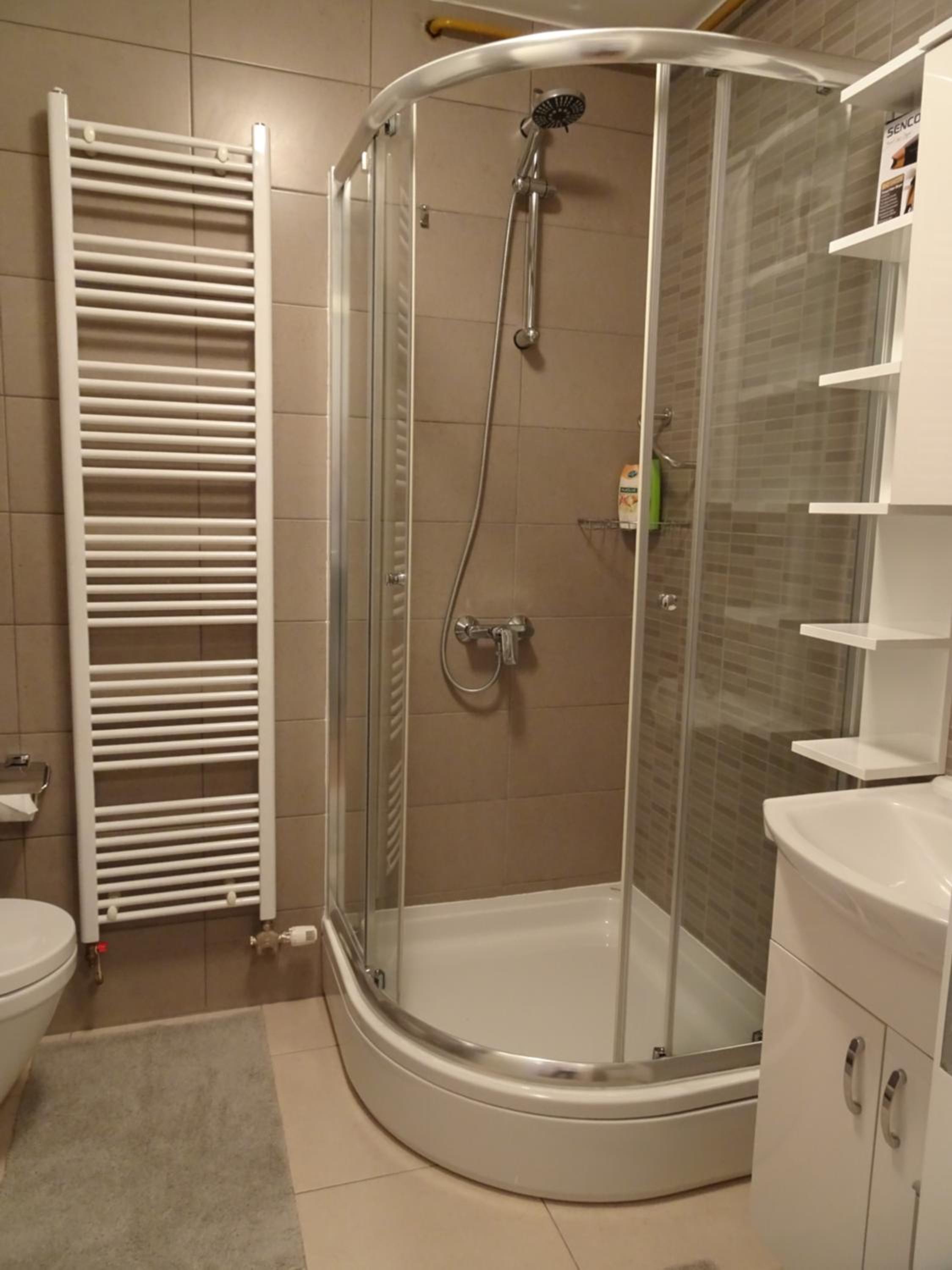 Quiet Apartment in City Center, Free Private Parking