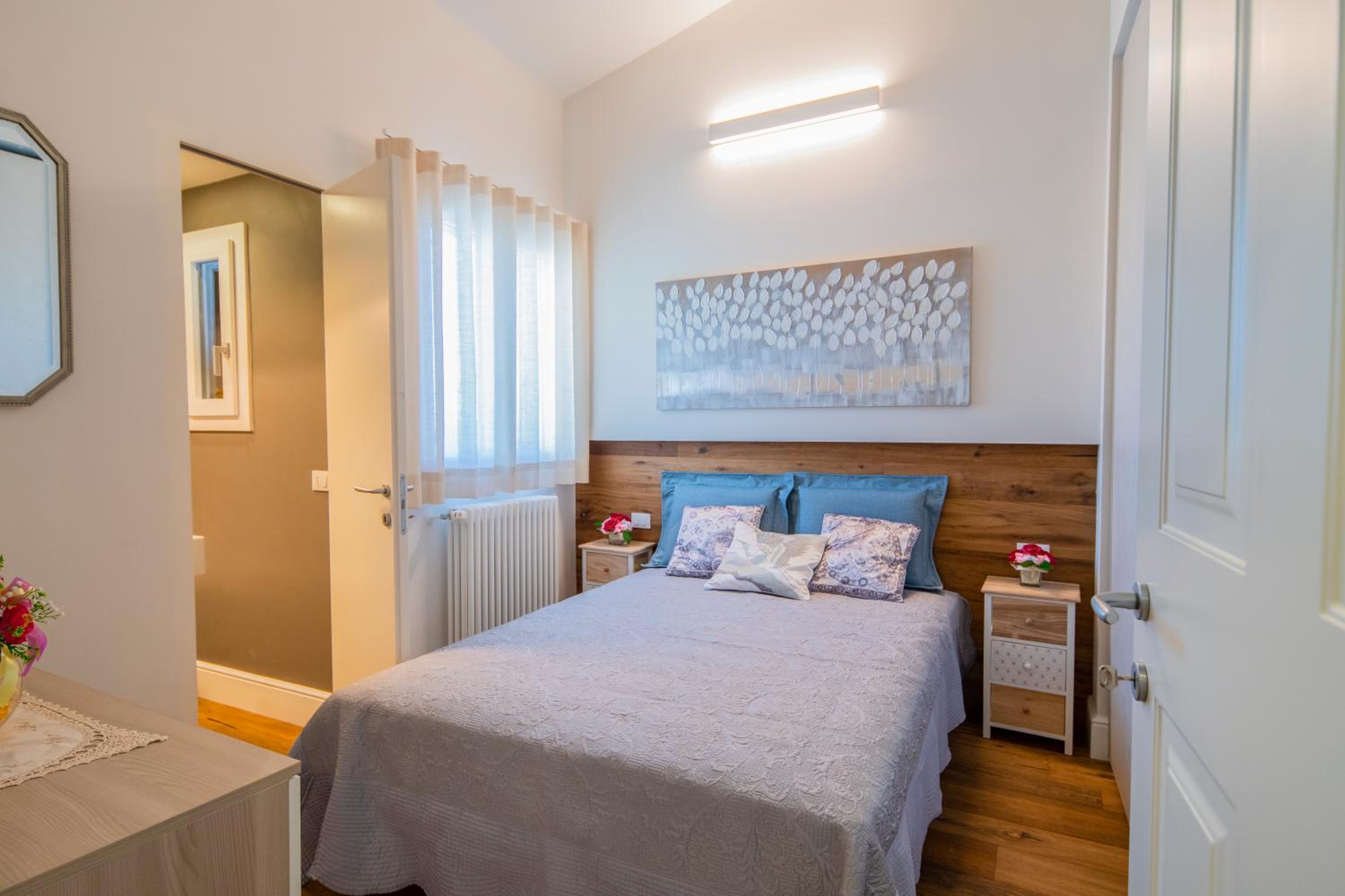 Oltrarno Lily Suite