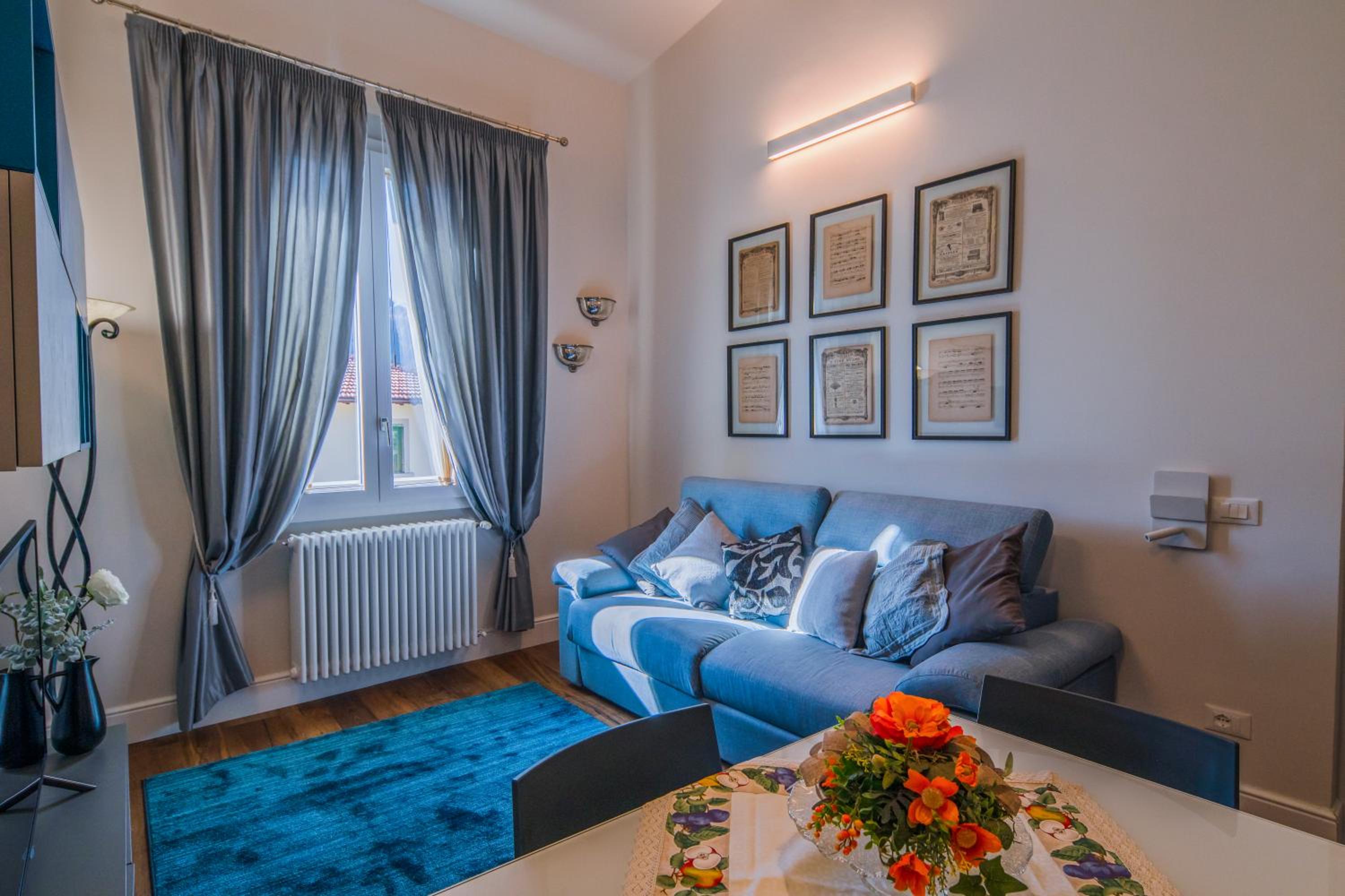 Oltrarno Lily Suite