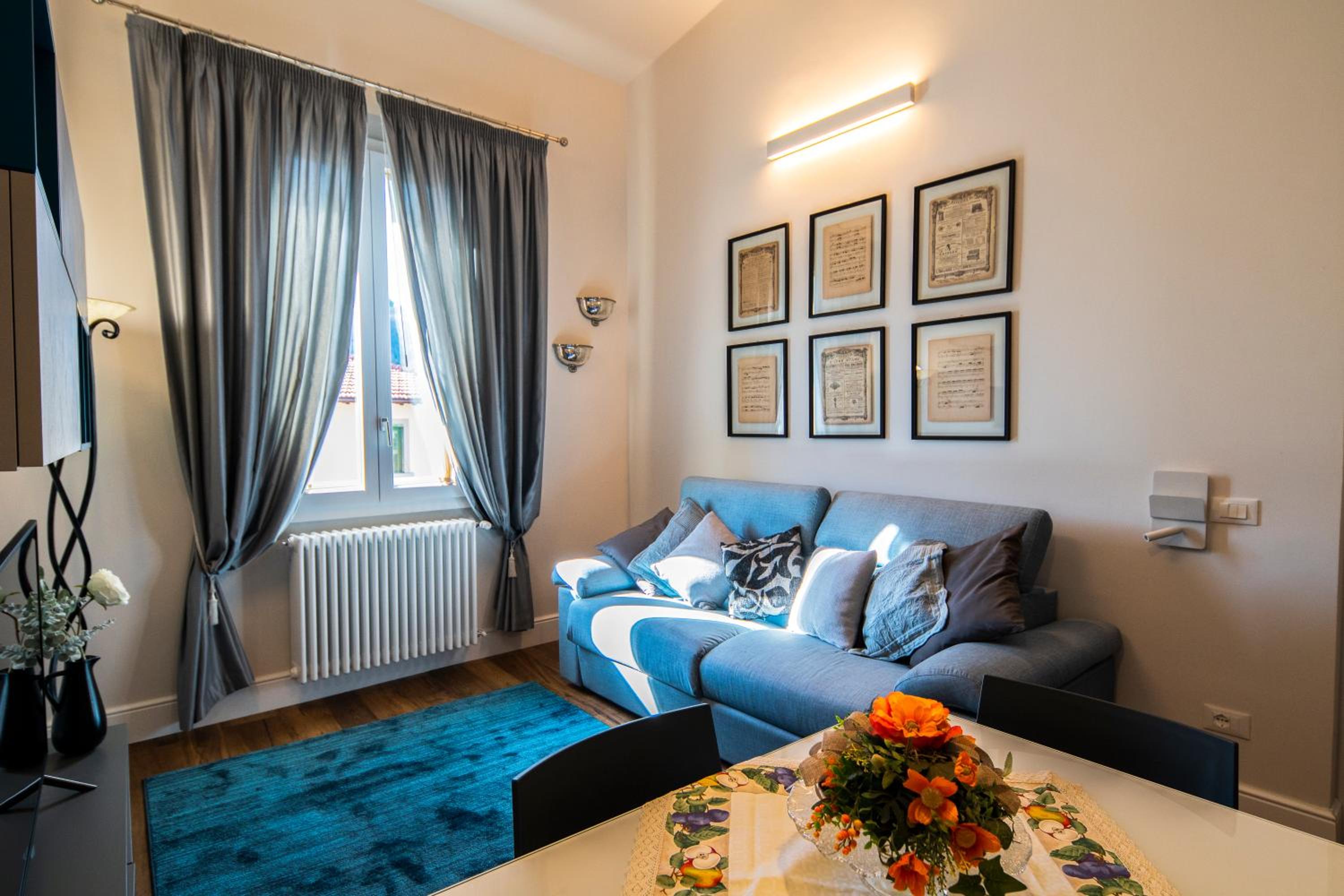 Oltrarno Lily Suite
