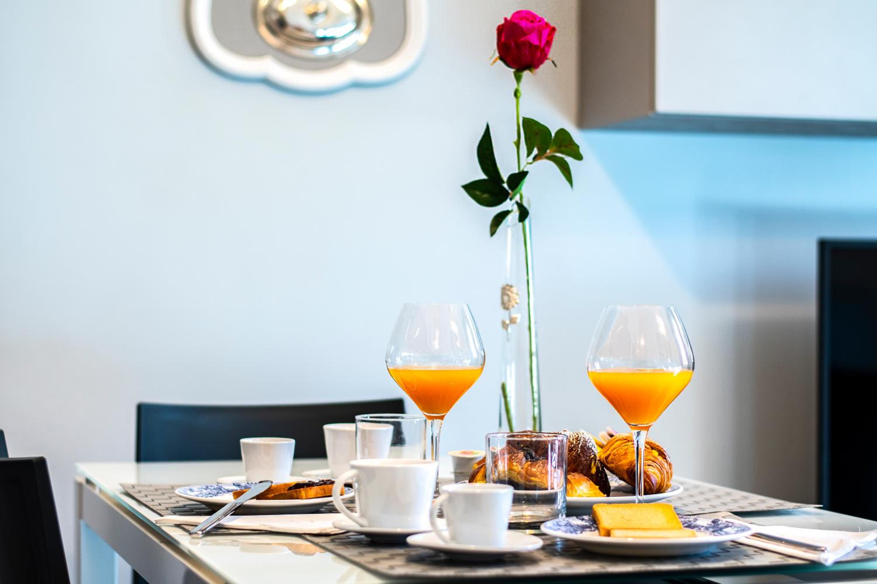 Oltrarno Lily Suite