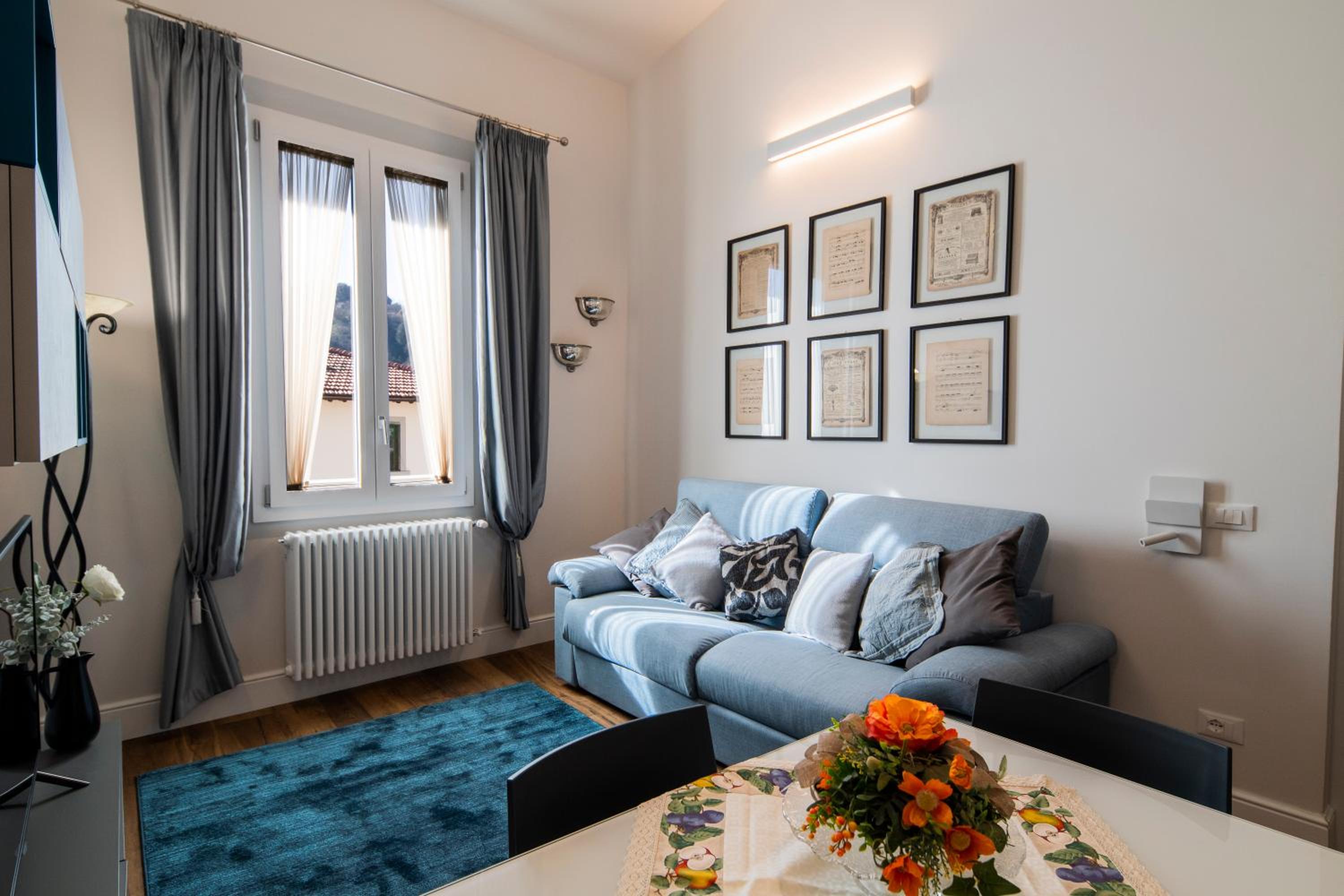 Oltrarno Lily Suite