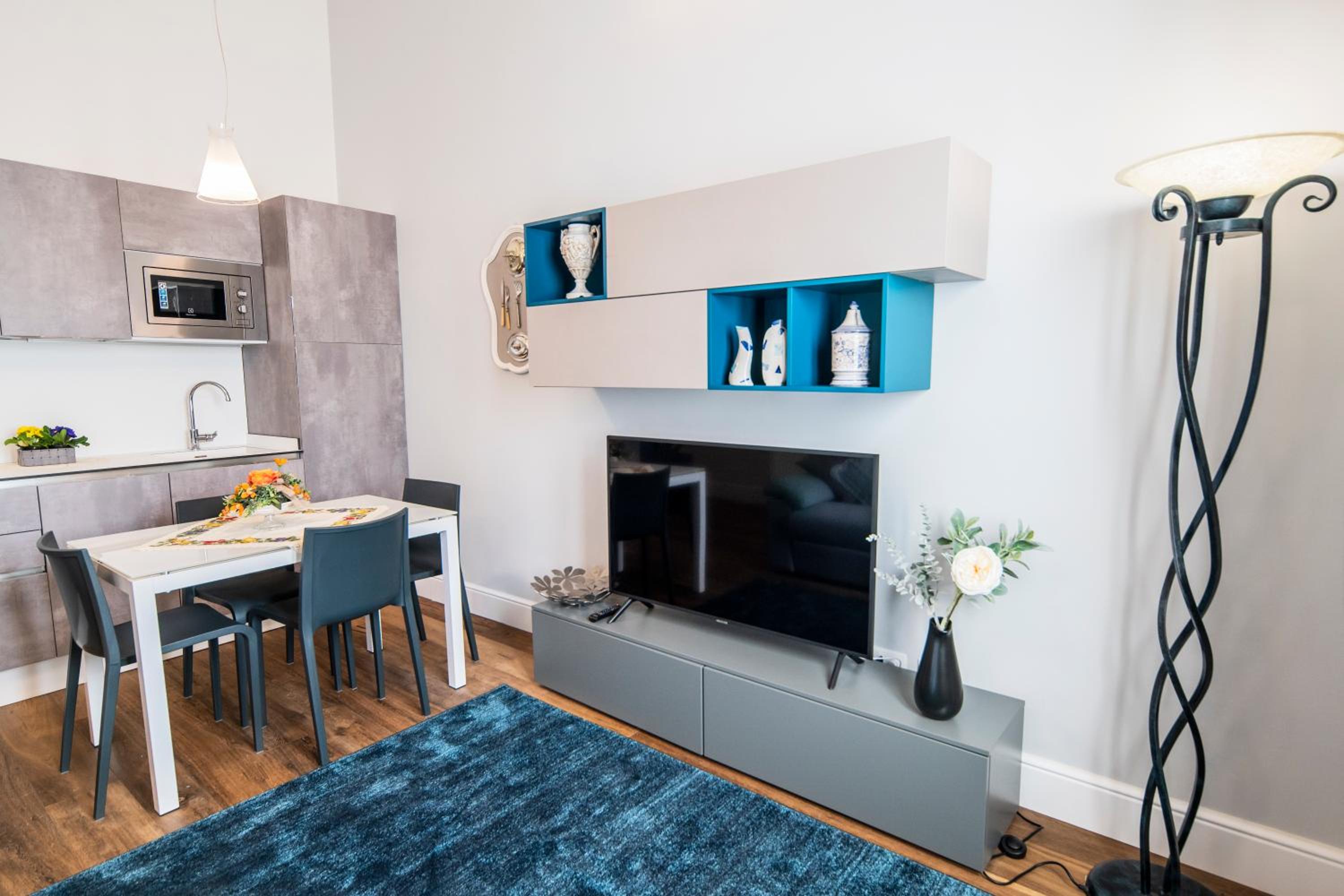 Oltrarno Lily Suite