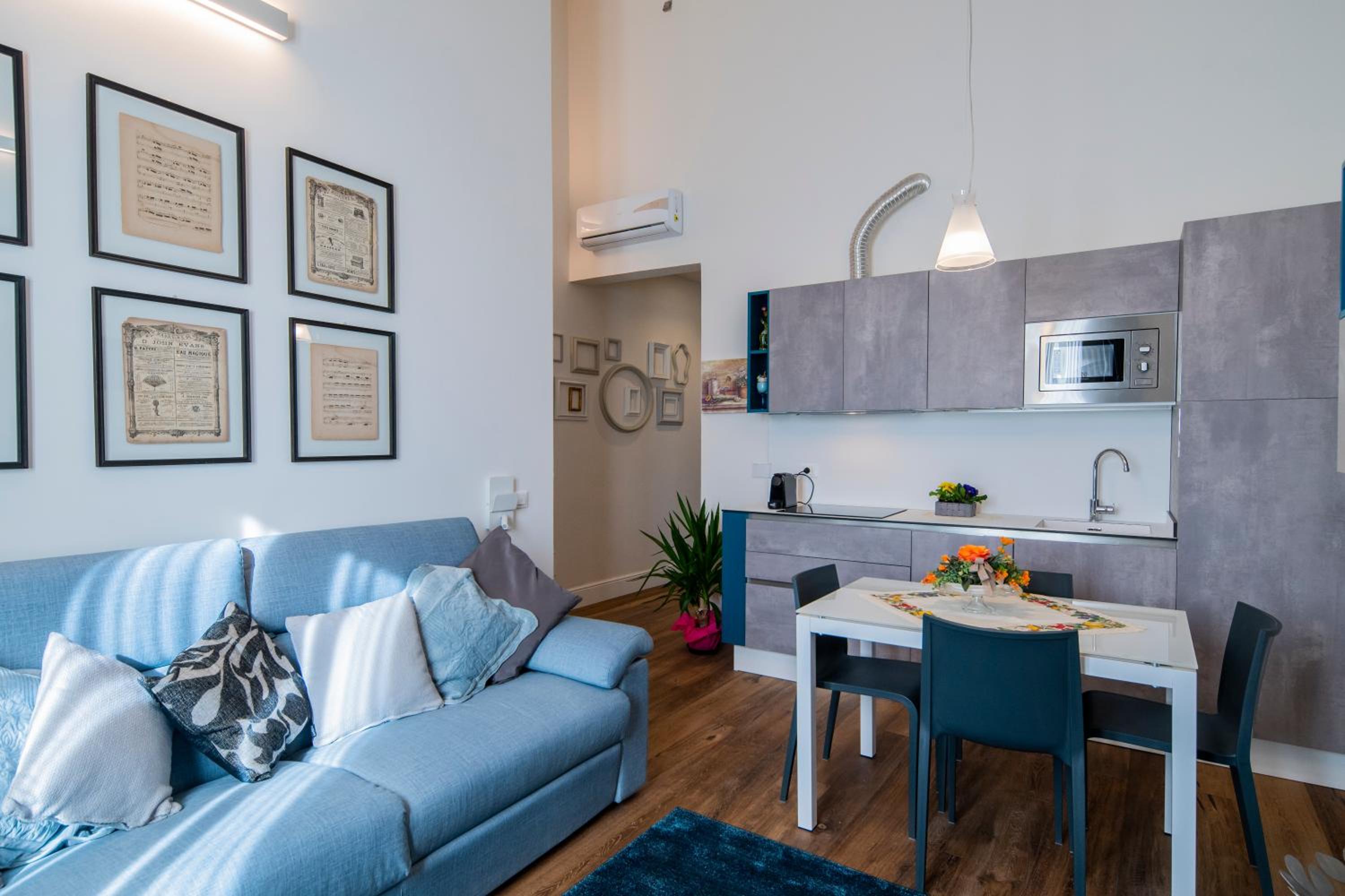 Oltrarno Lily Suite