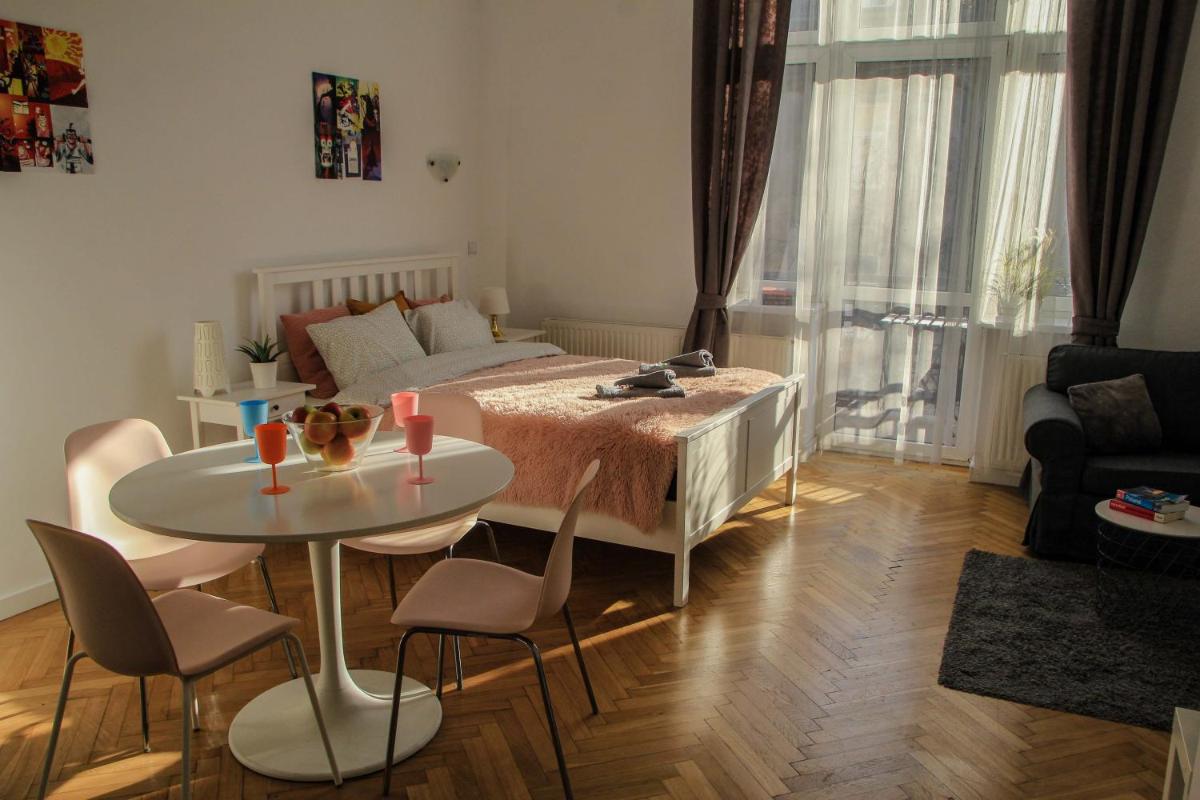 Corner 2 Cracow I Old Town I BIG Studio & balcony view 2