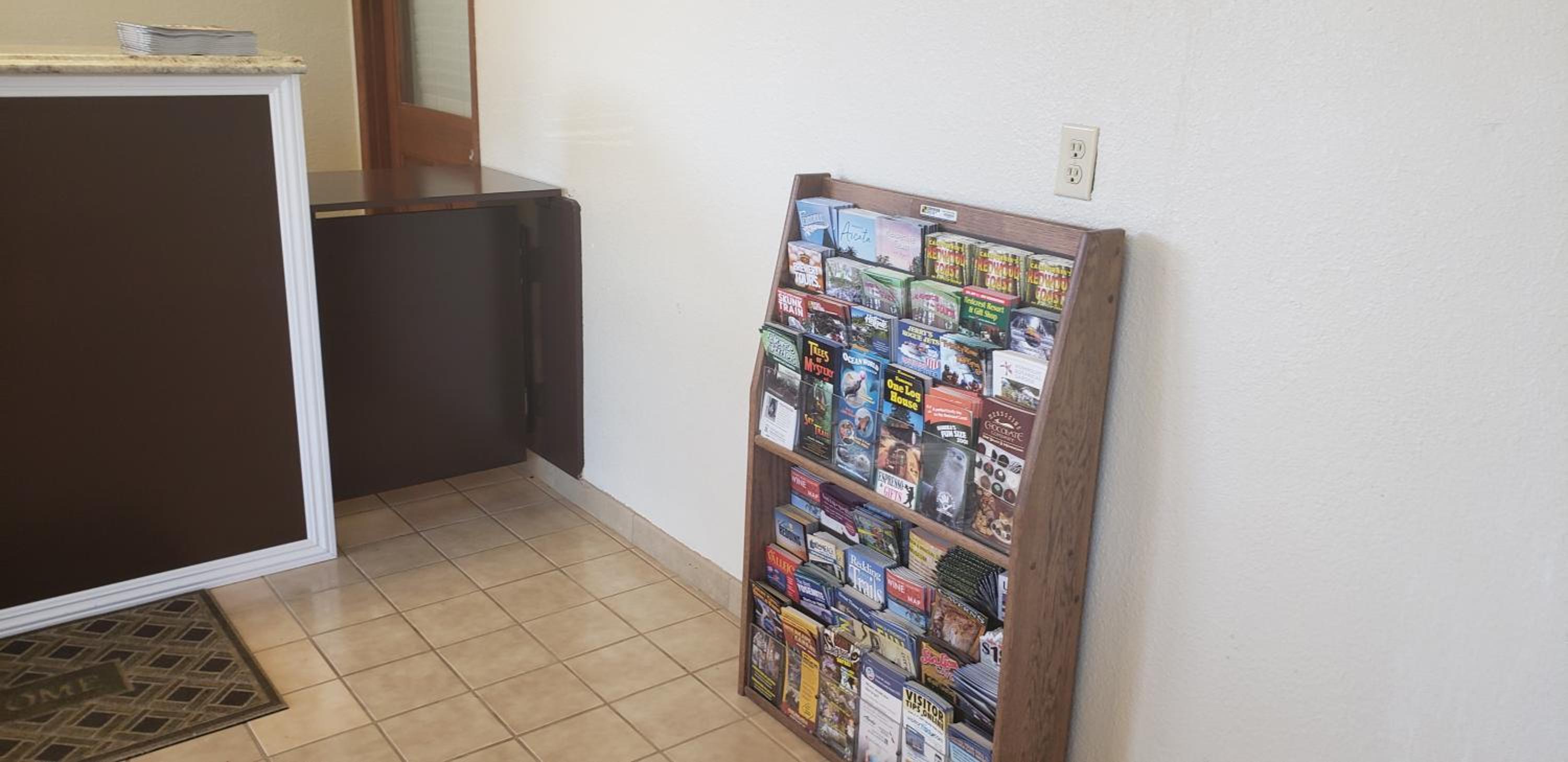 Crescent City Vacations - Pacific Inn - Property Image 15