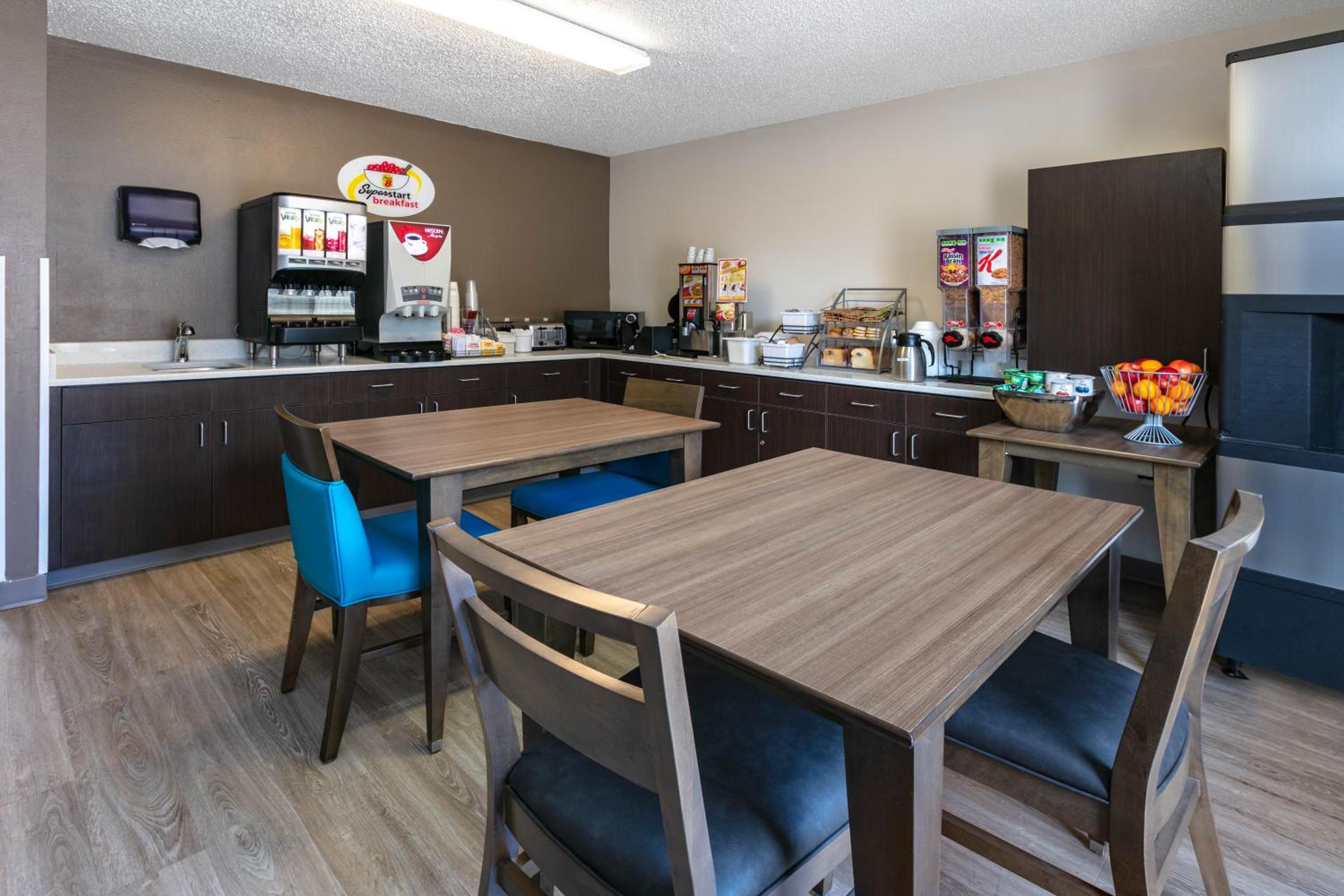 Super 8 by Wyndham Waxahachie TX - Property Image 8
