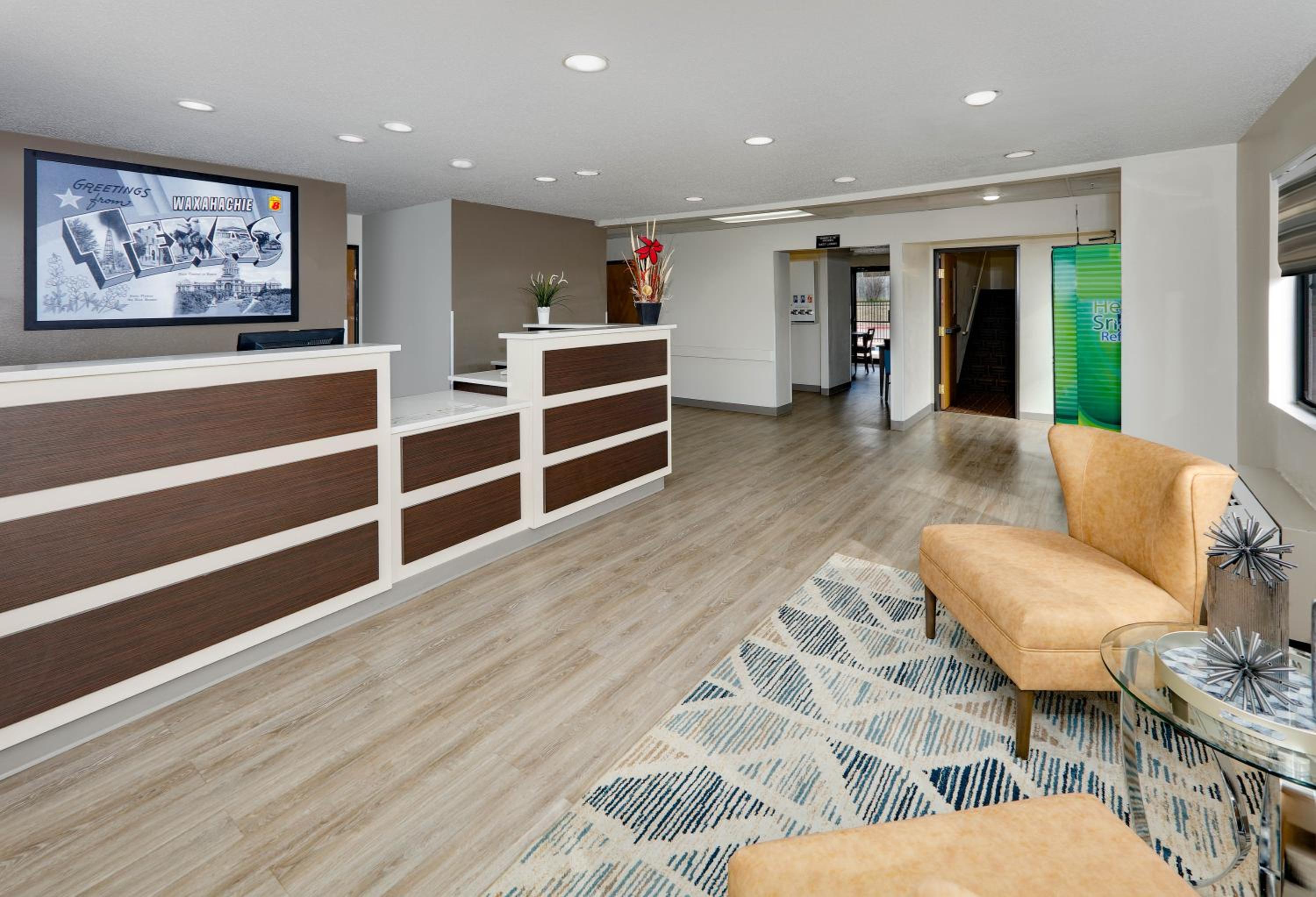 Super 8 by Wyndham Waxahachie TX - Property Image 3