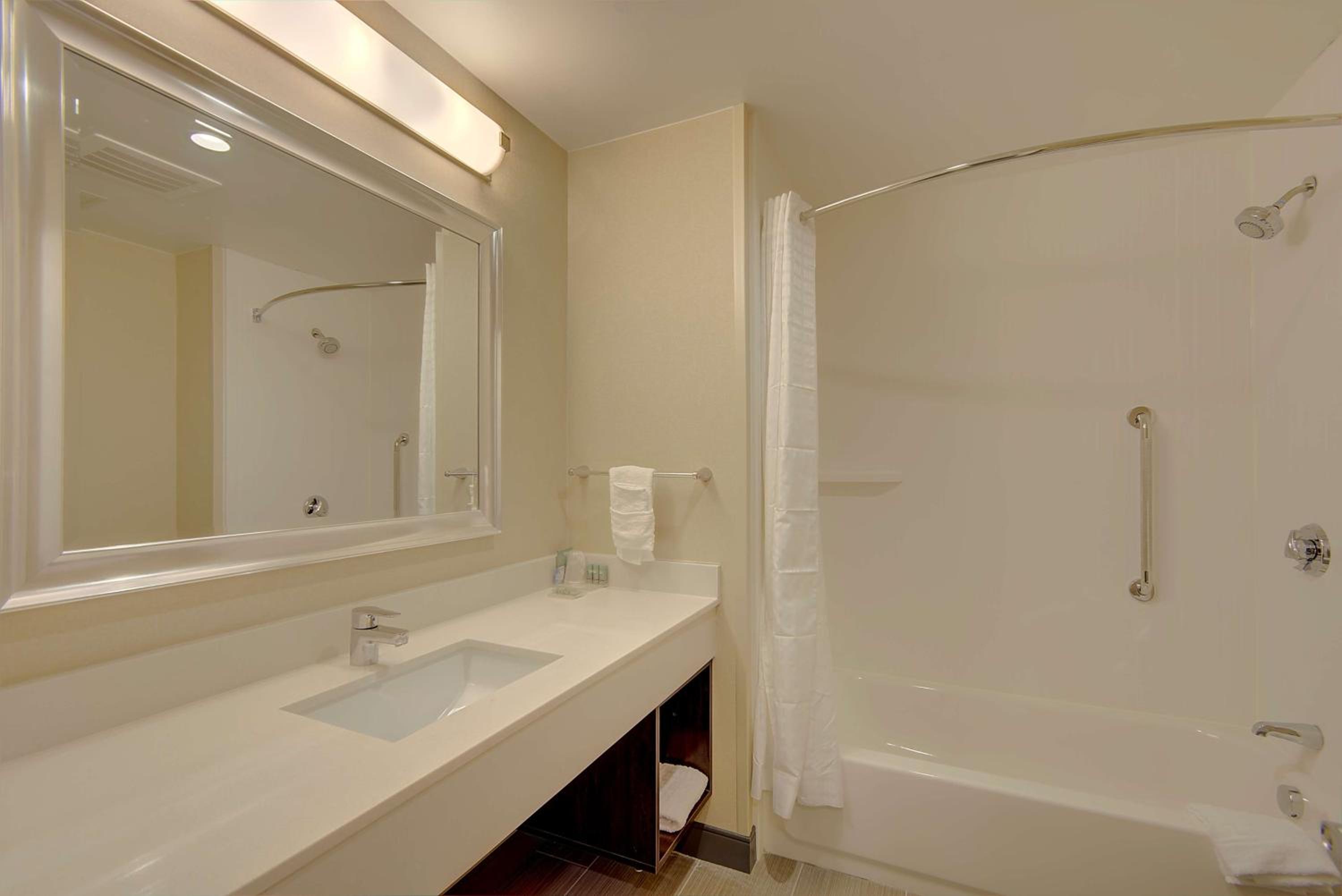Best Western Hampshire Inn  Suites - Property Image 4