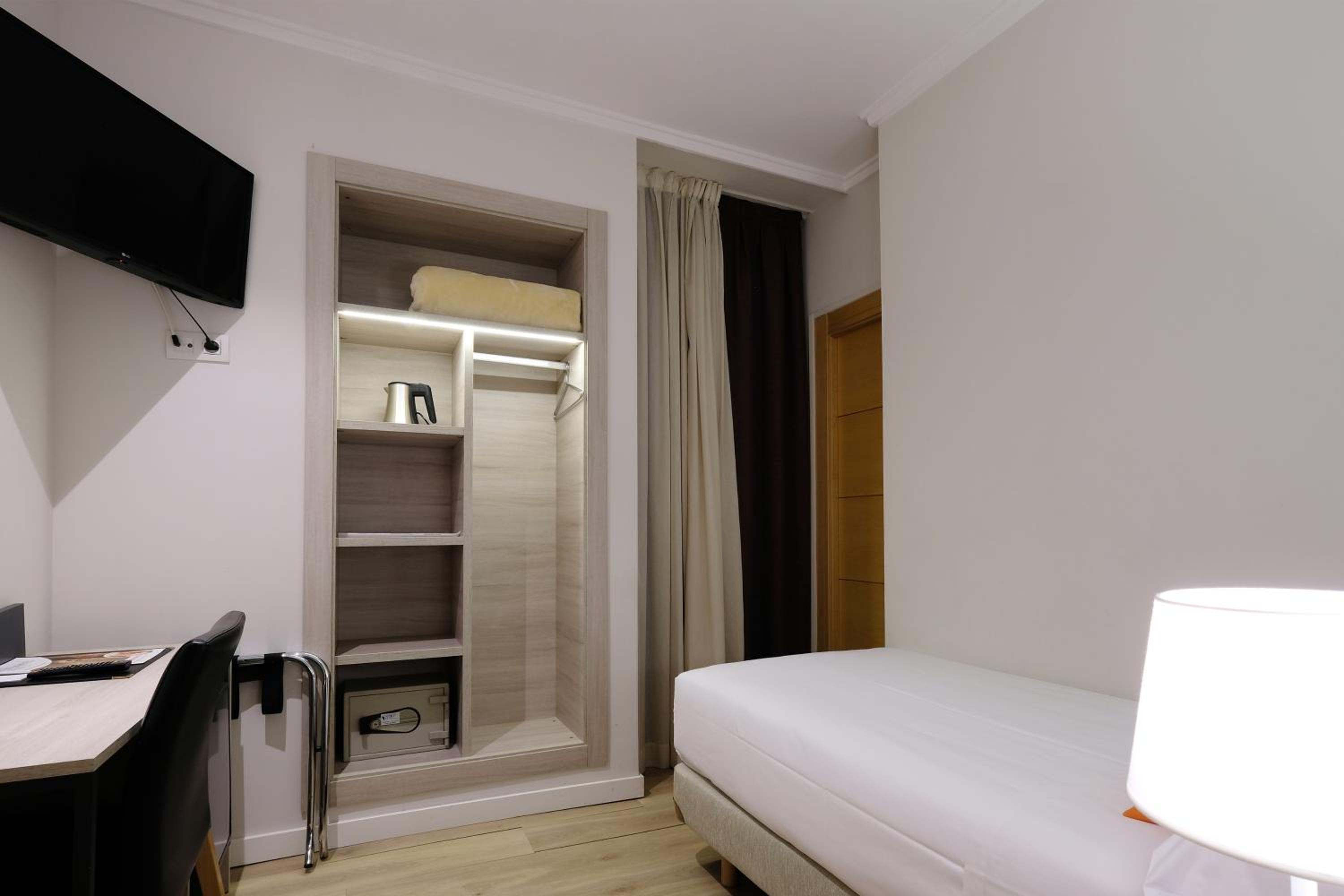 Hotel Mediterraneo Valencia en Valencia — hotel room