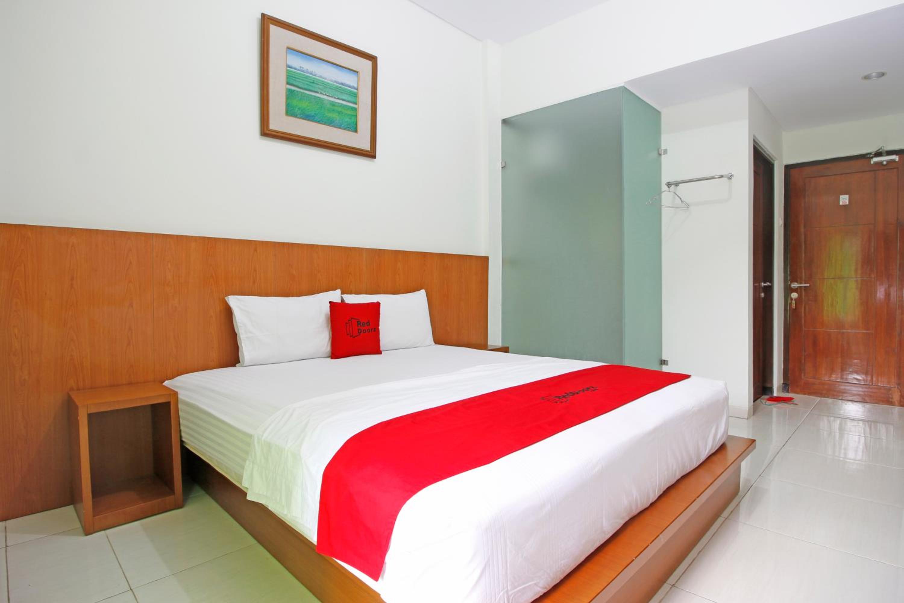 RedDoorz @ Turangga Sari