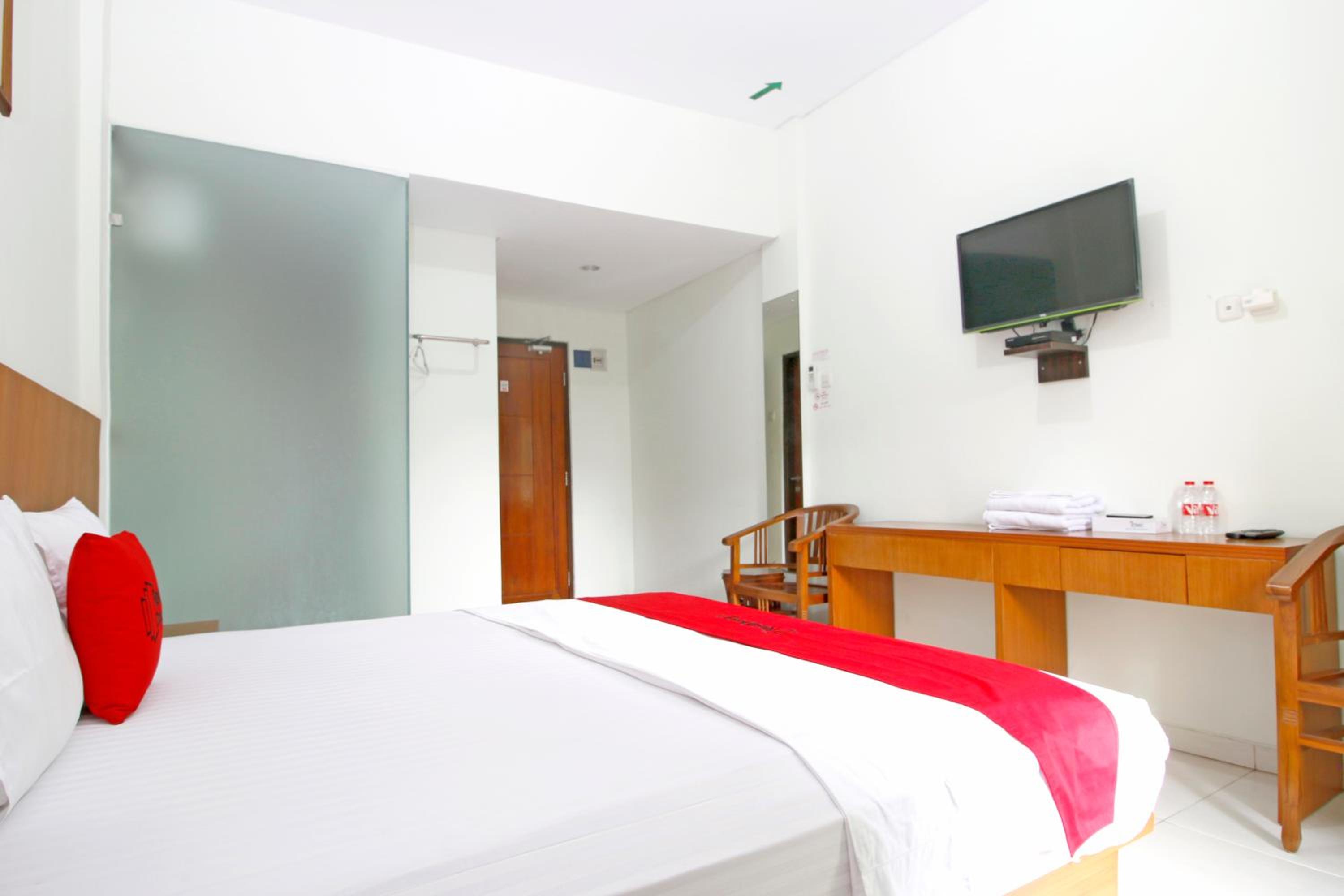 RedDoorz @ Turangga Sari
