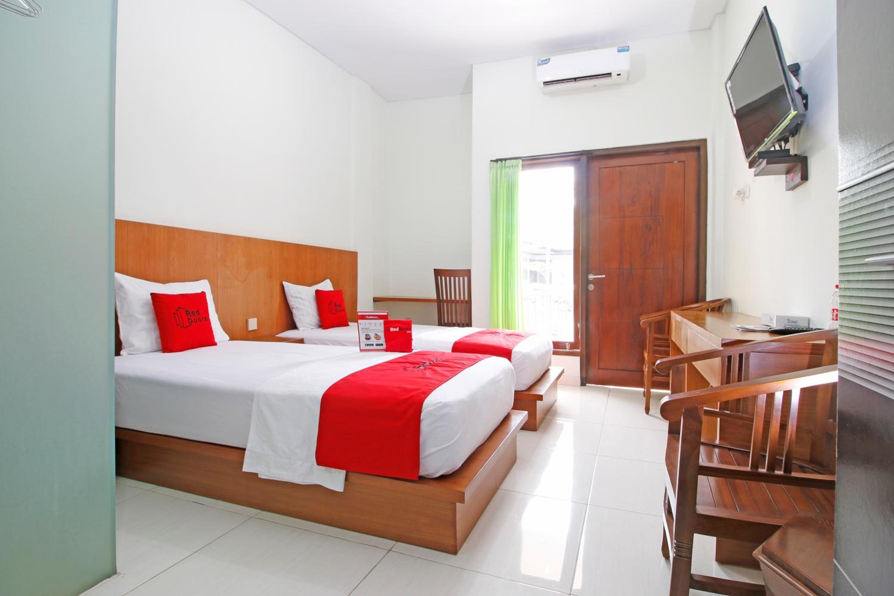 RedDoorz @ Turangga Sari