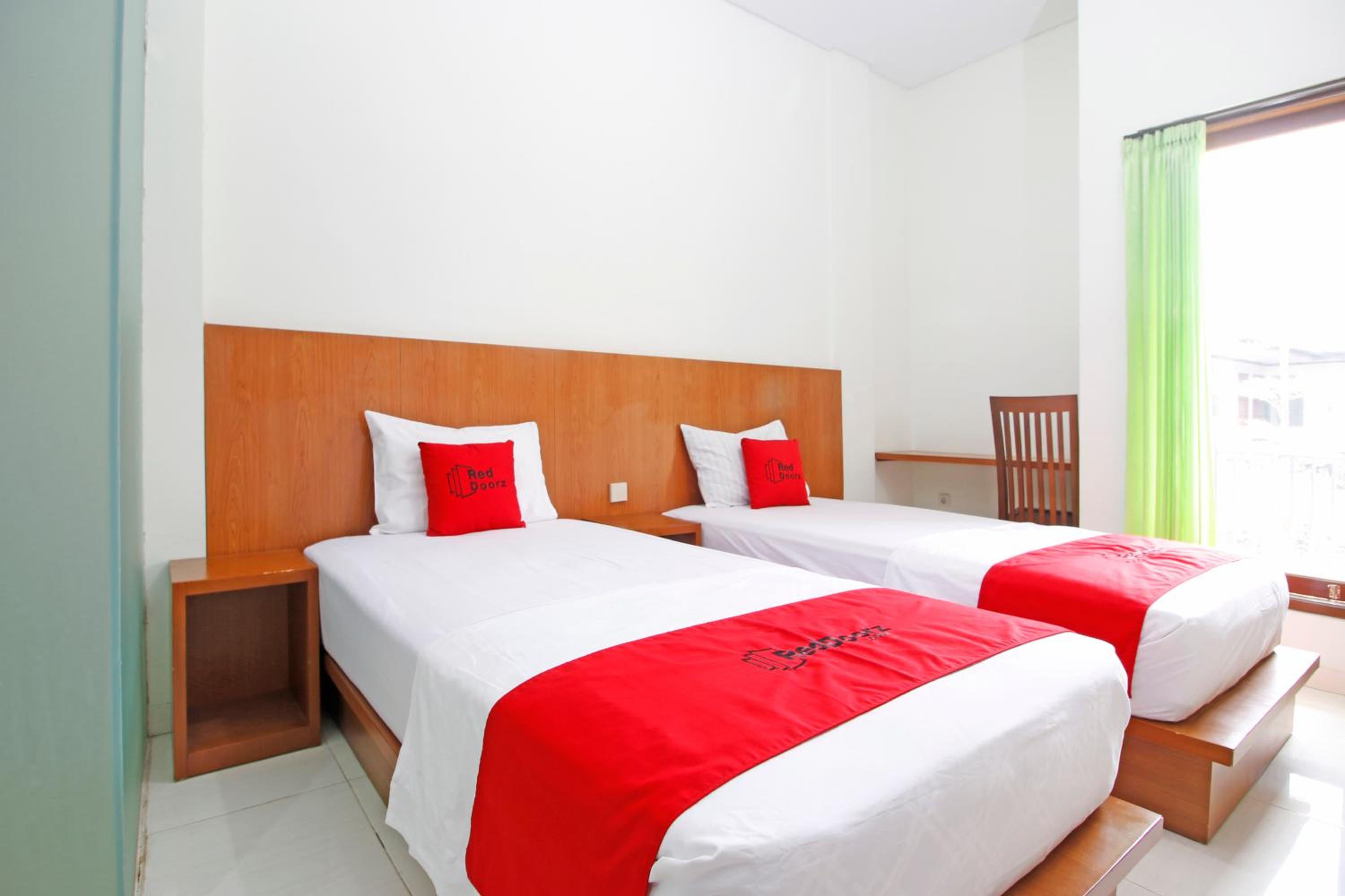 RedDoorz @ Turangga Sari