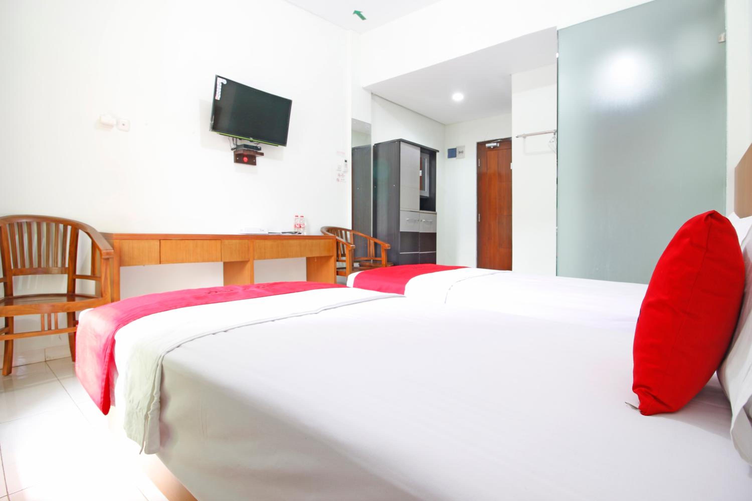 RedDoorz @ Turangga Sari