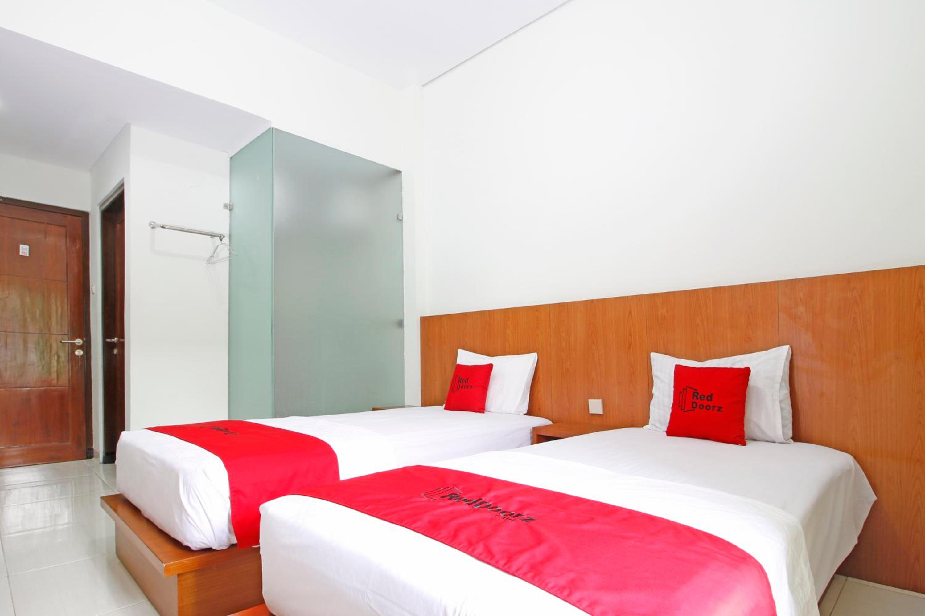 RedDoorz @ Turangga Sari
