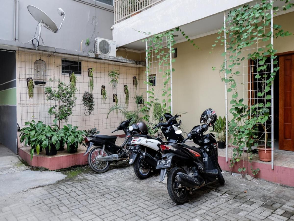 RedDoorz near Kebun Raya Bogor 2