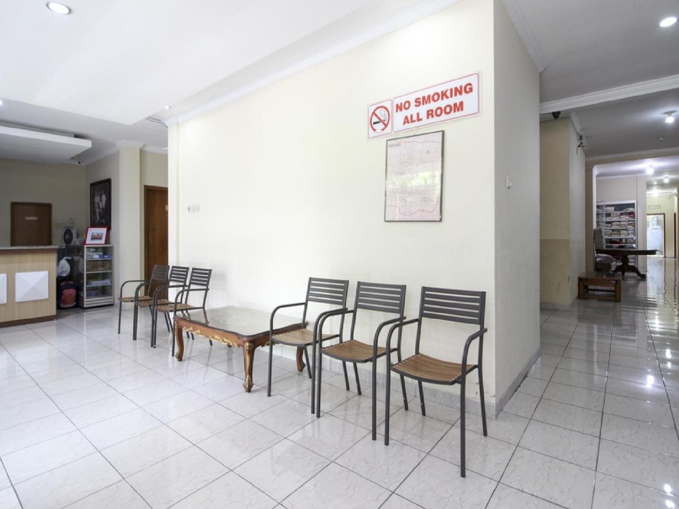 RedDoorz Plus near Stadion Mandala Krida