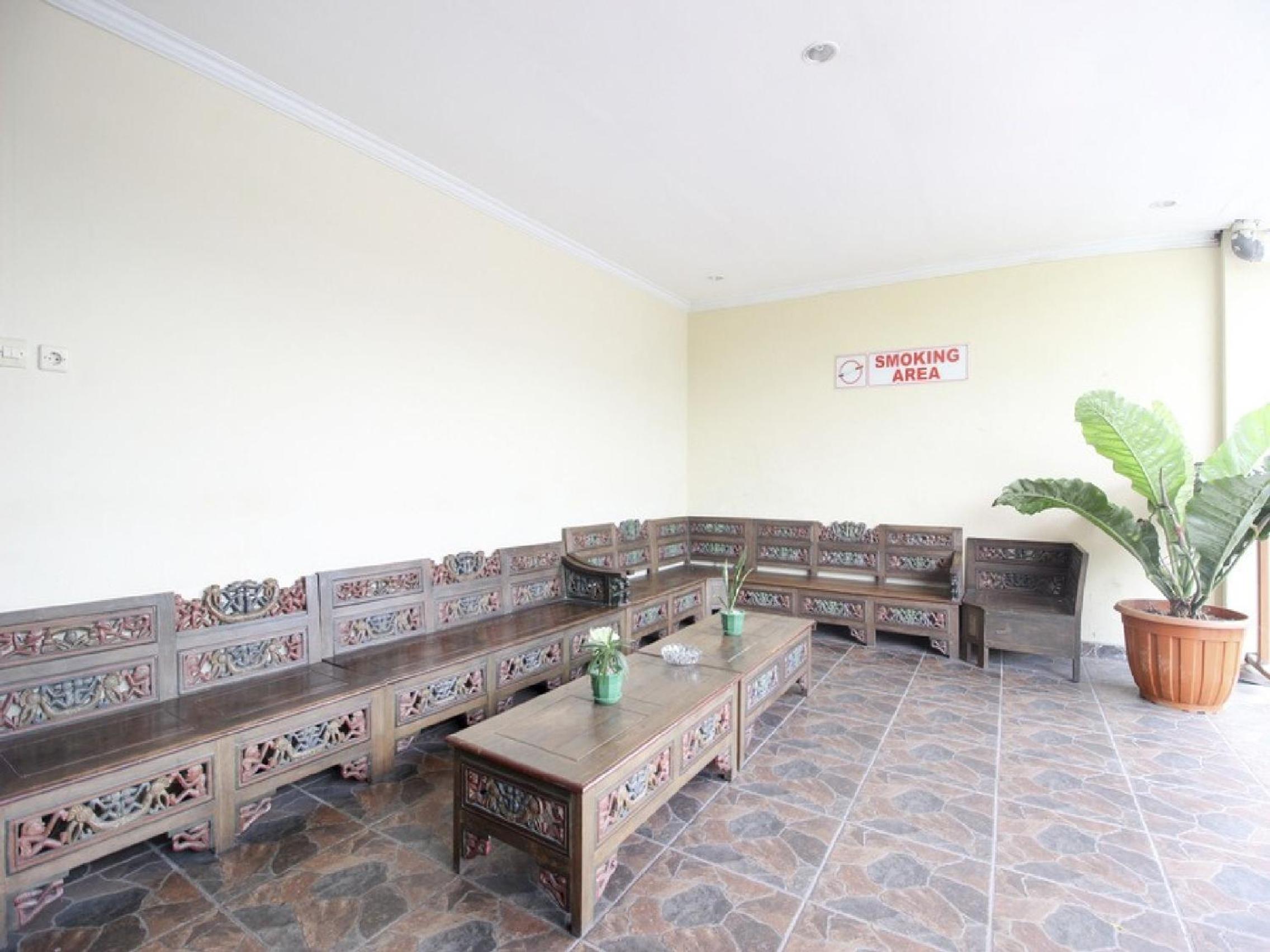 RedDoorz Plus near Stadion Mandala Krida