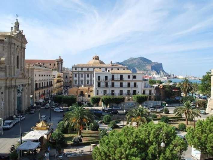 In the heart of Kalsa, a green and quiet terrace, Free Parking