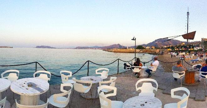 In the heart of Kalsa, a green and quiet terrace, Free Parking
