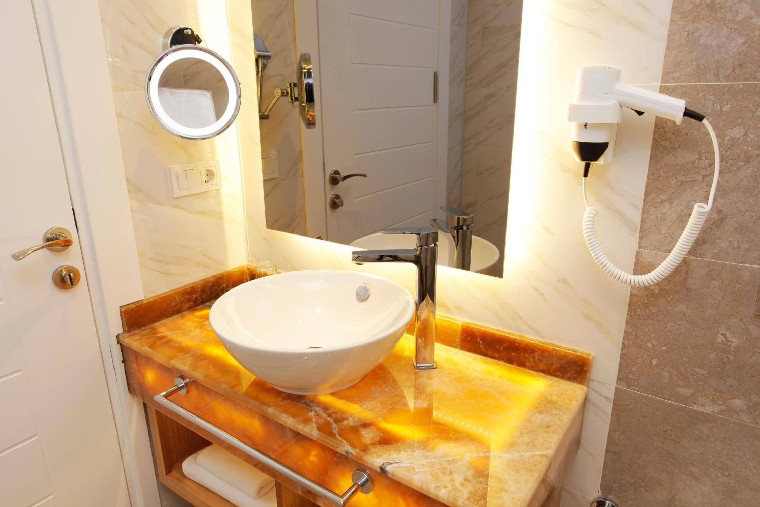 Kleopatra Suit Hotel - Image 40