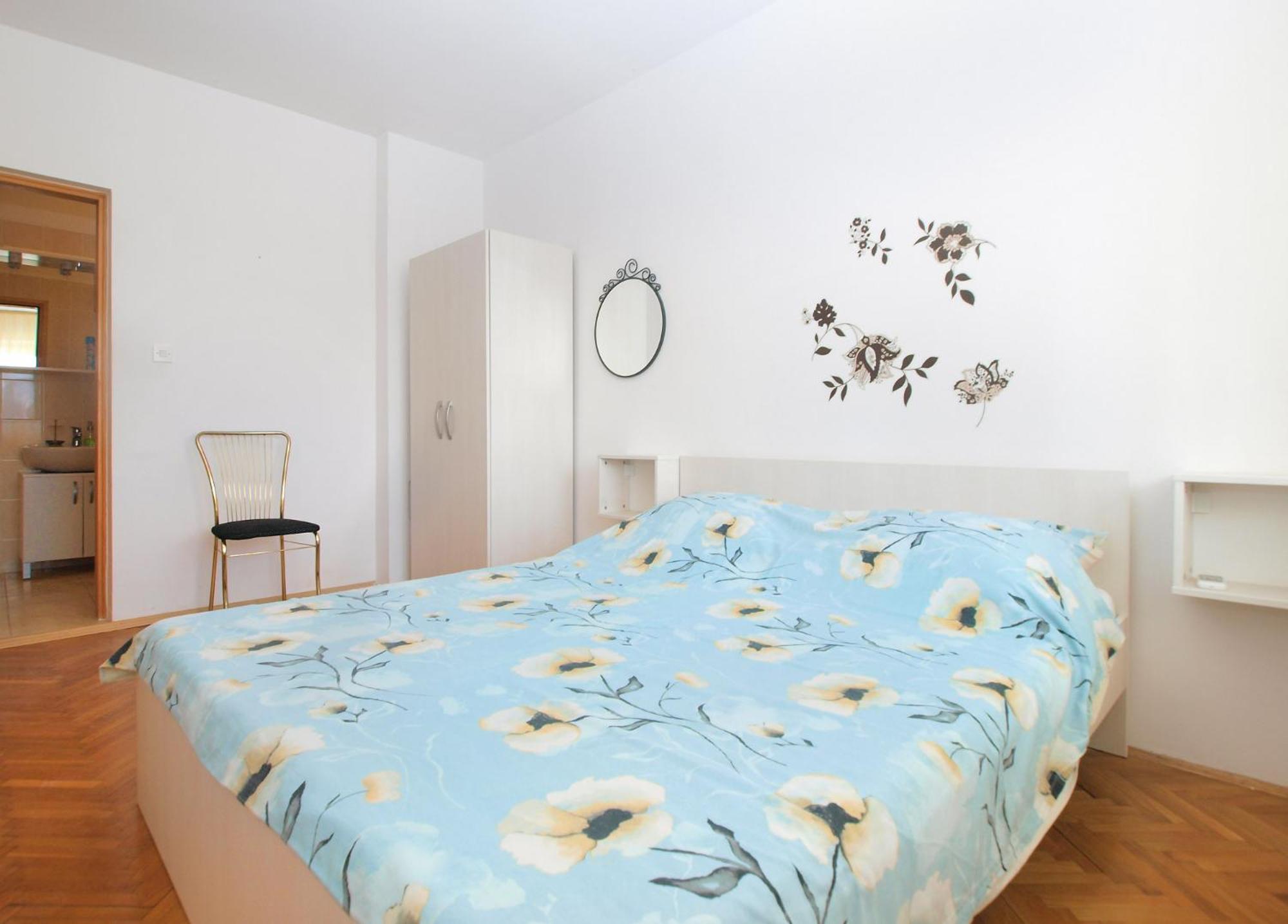 Apartments Mira 1804 view 2