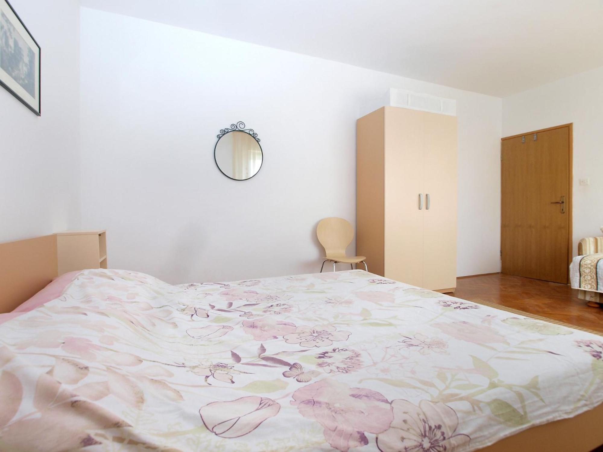 Apartments Mira 1804 view 4