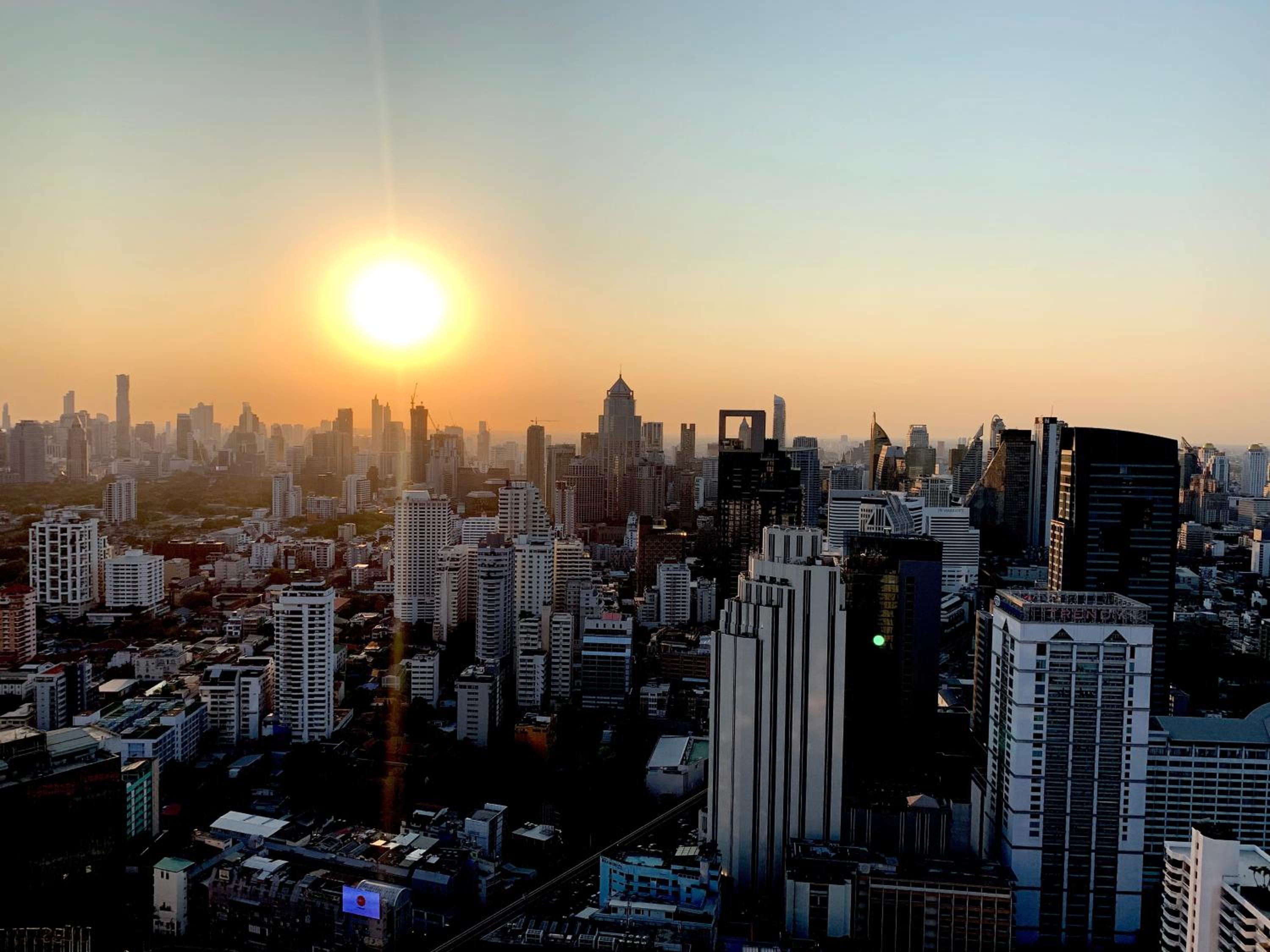 Luxurious & Romantic in the Heart of BKK. MRT/BTS!