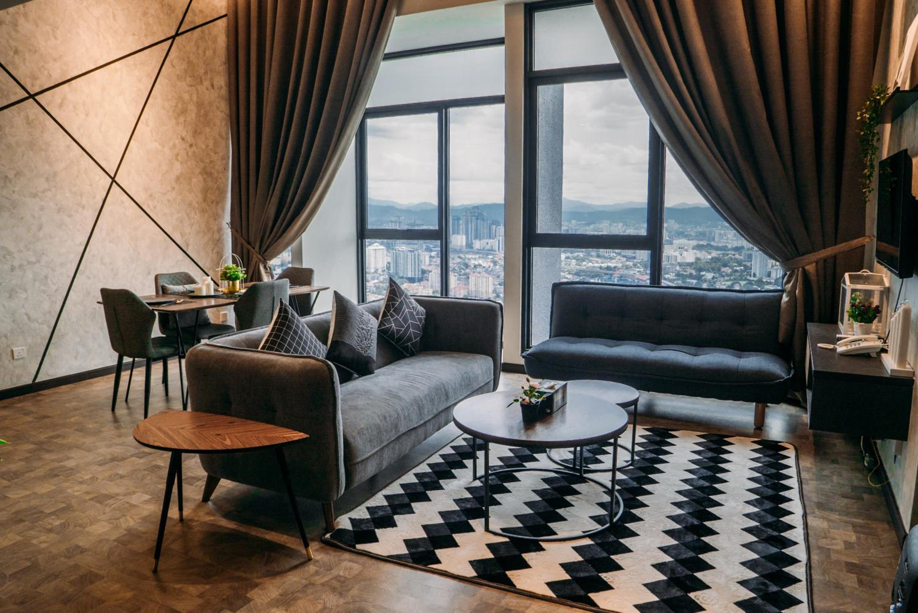 Expressionz Suites By iHost Global