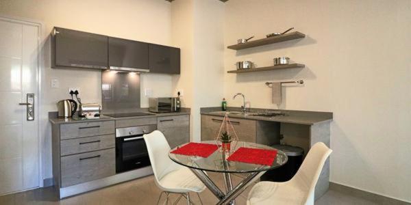 Johannesburg Vacations - Lakeside Apartments - Property Image 21