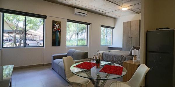 Johannesburg Vacations - Lakeside Apartments - Property Image 10