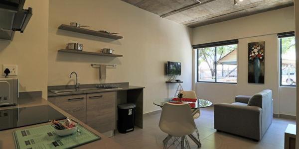 Johannesburg Vacations - Lakeside Apartments - Property Image 5