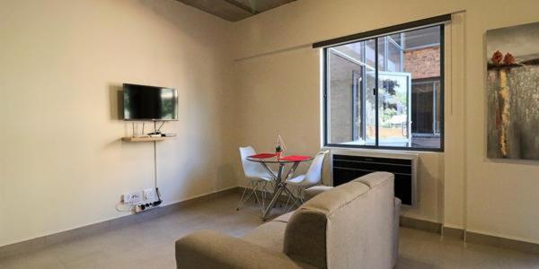Johannesburg Vacations - Lakeside Apartments - Property Image 4