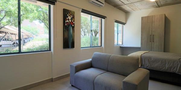 Johannesburg Vacations - Lakeside Apartments - Property Image 3
