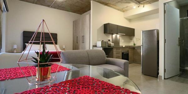 Johannesburg Vacations - Lakeside Apartments - Property Image 13