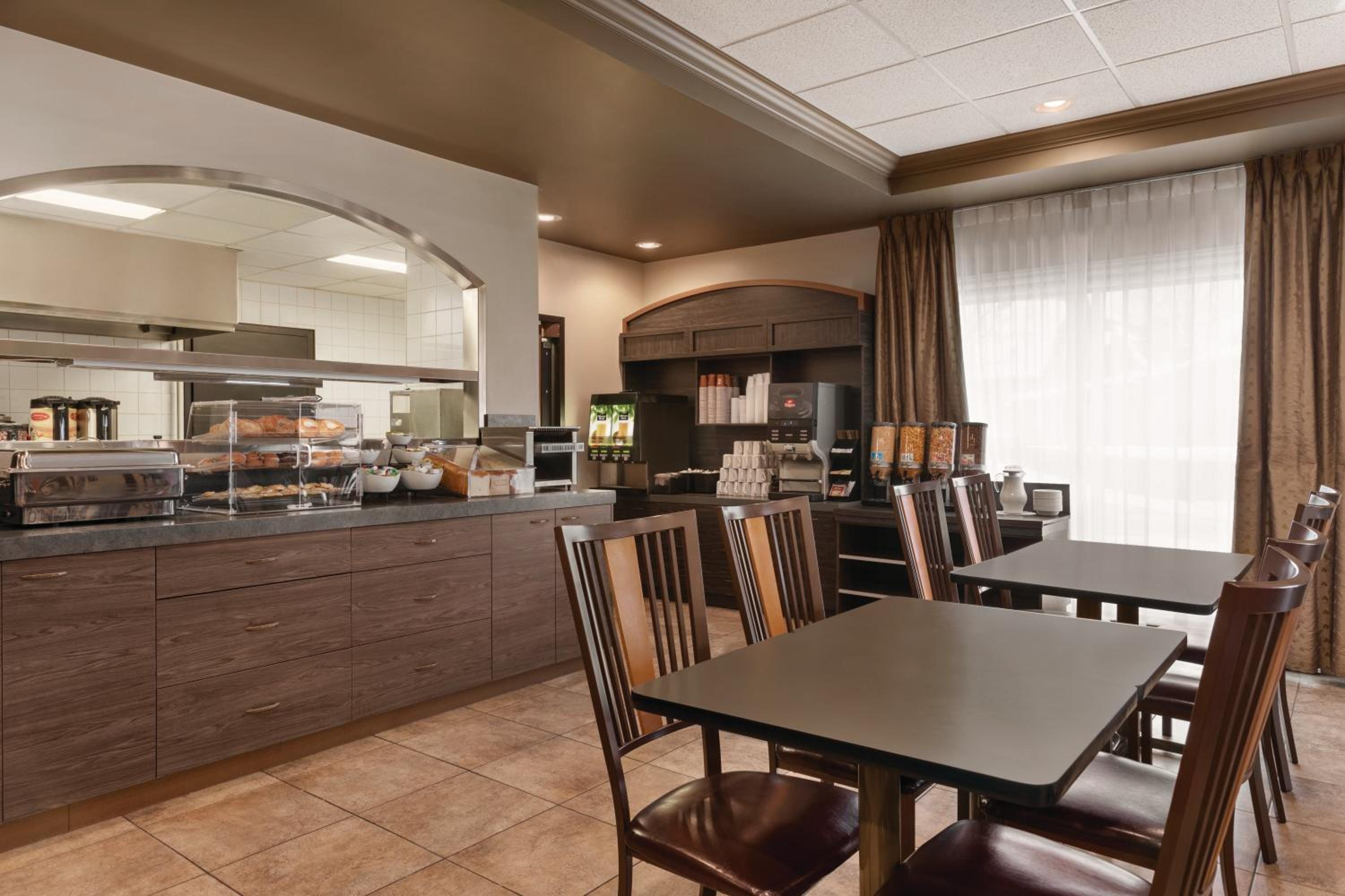 Levis Vacations - Days Inn by Wyndham Levis - Property Image 11