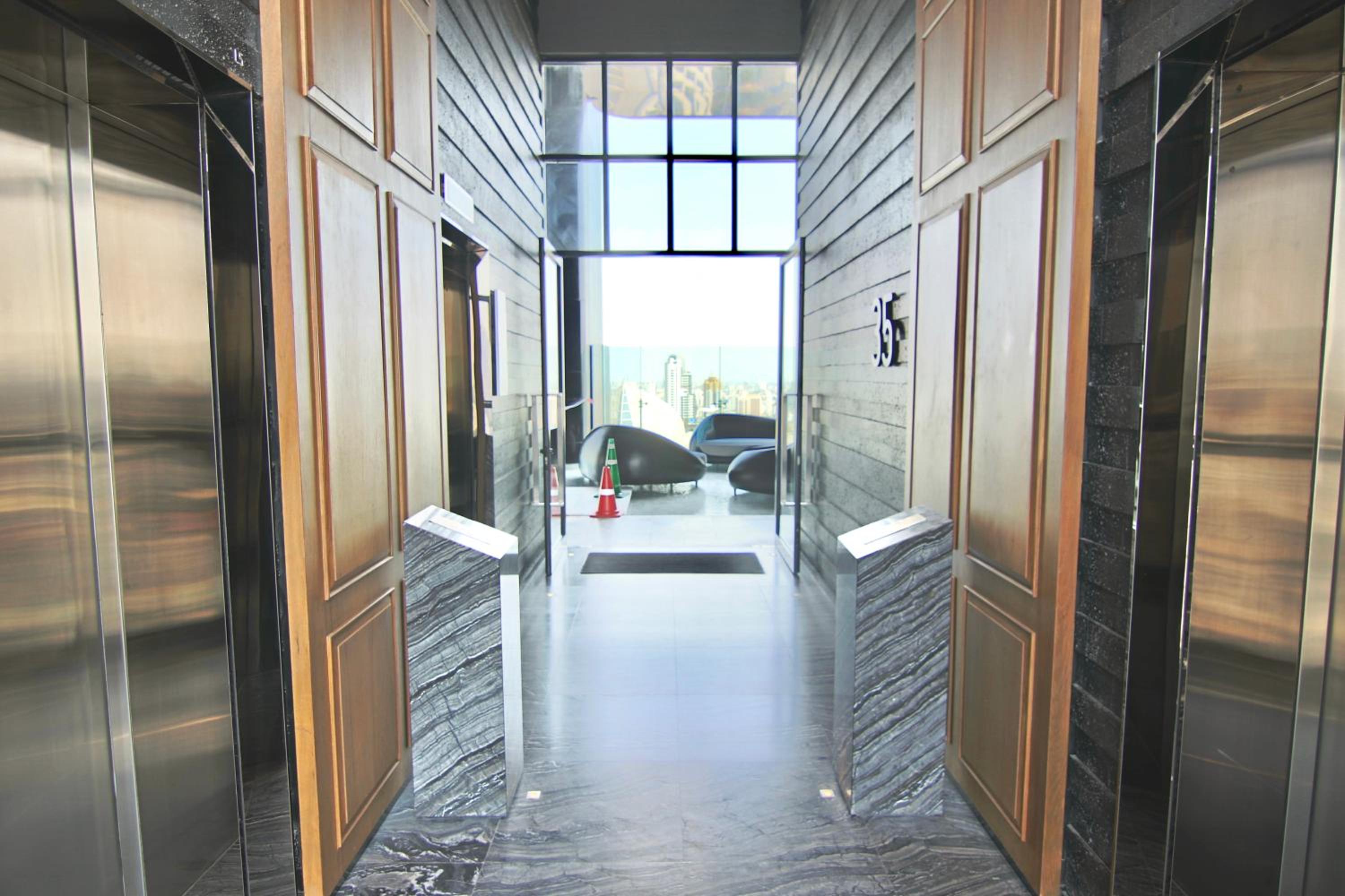 Luxurious & Romantic in the Heart of BKK. MRT/BTS!