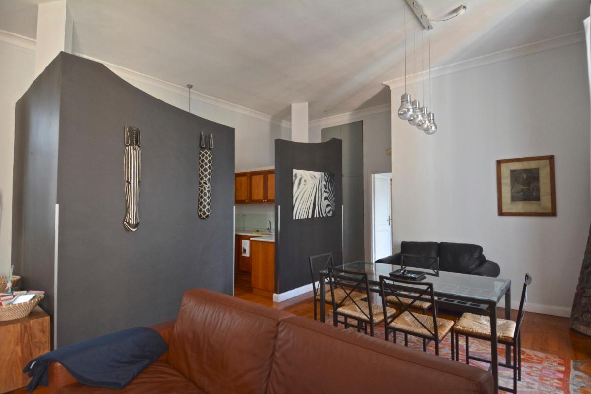 House and the City - Colosseum Apartments