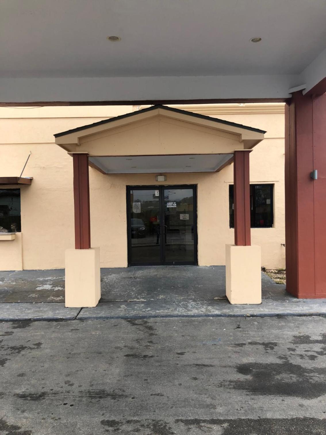 Travel Inn  Suites - Property Image 11