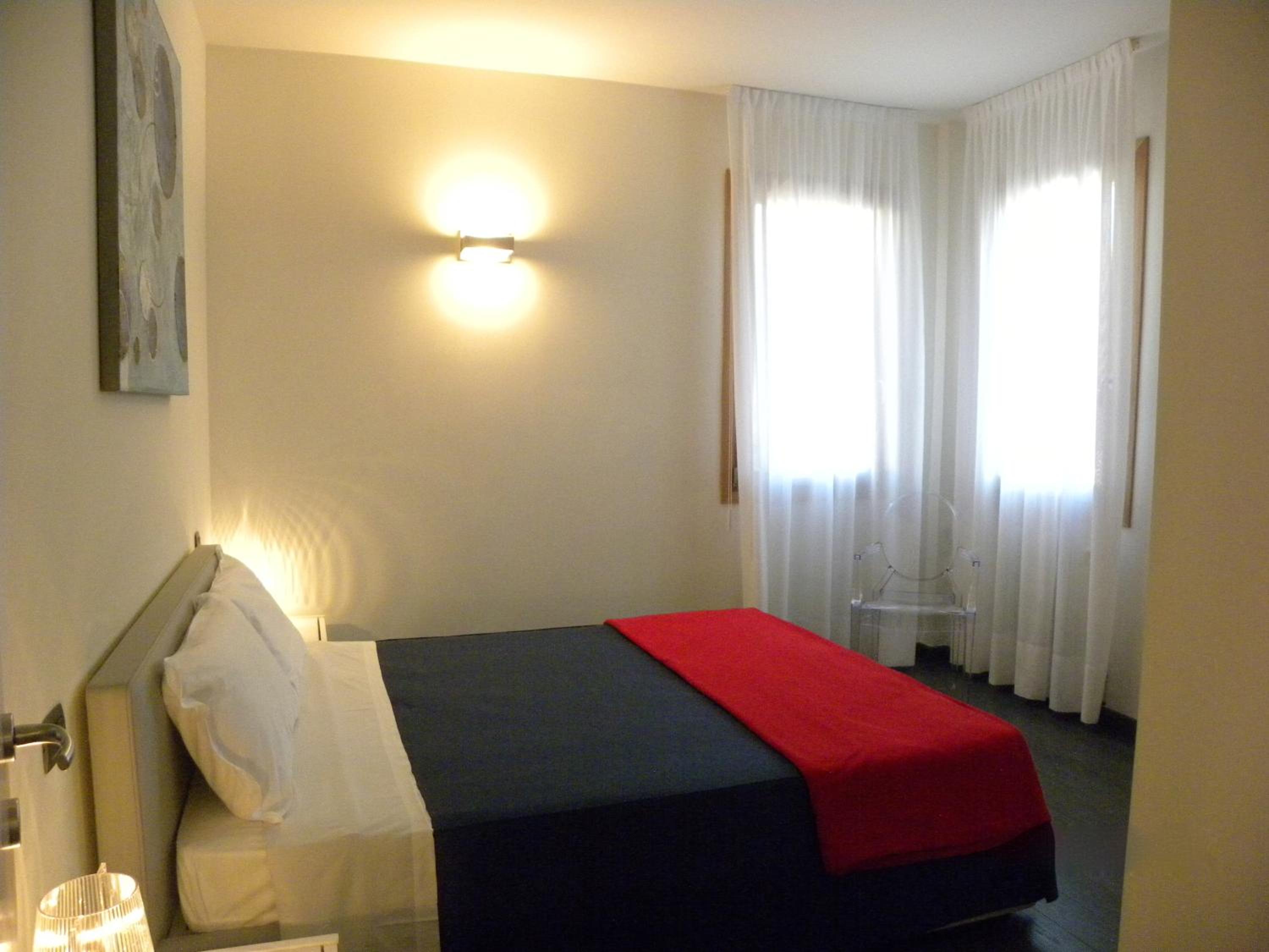 Venice Apartments Dante