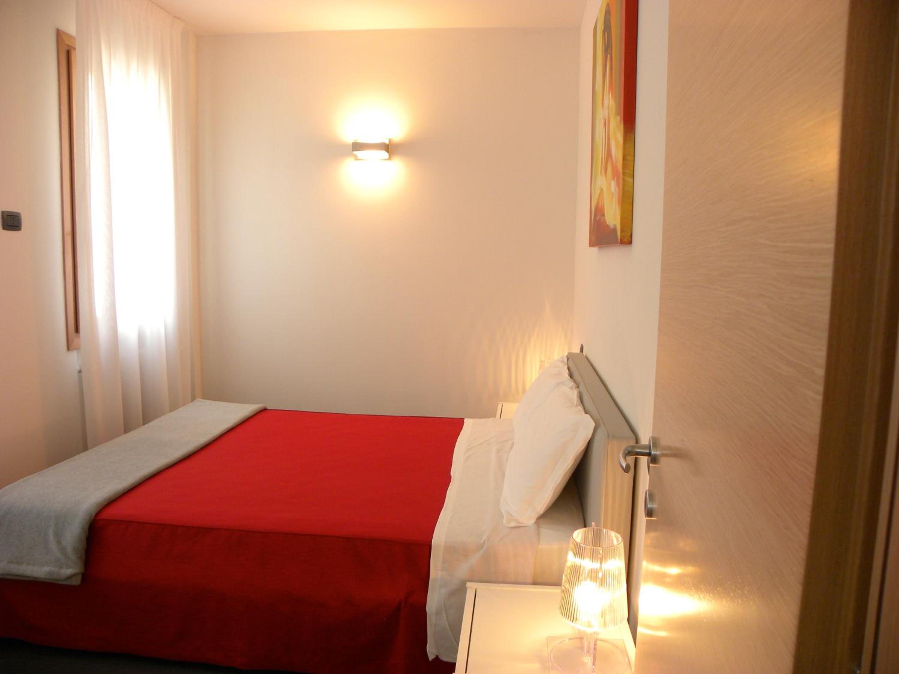 Venice Apartments Dante